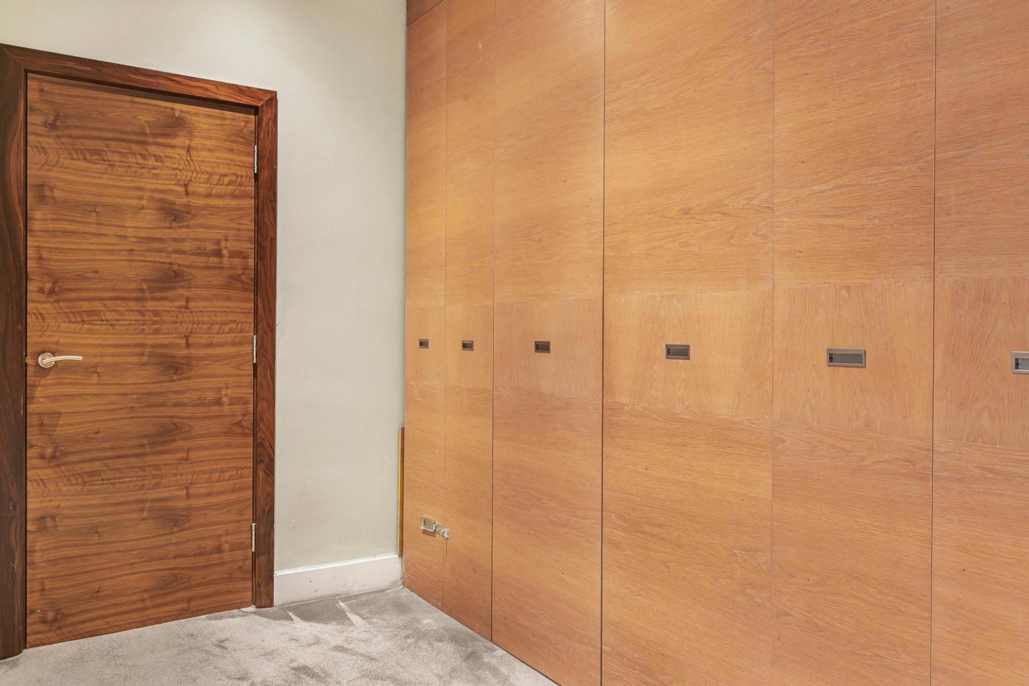 Large Stylish 2beds 2baths With Private Patio Apartment London