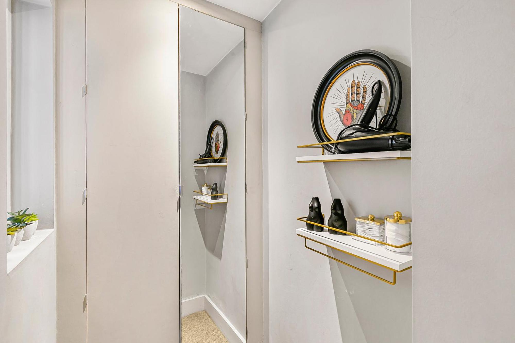 Large Stylish 2beds 2baths With Private Patio London