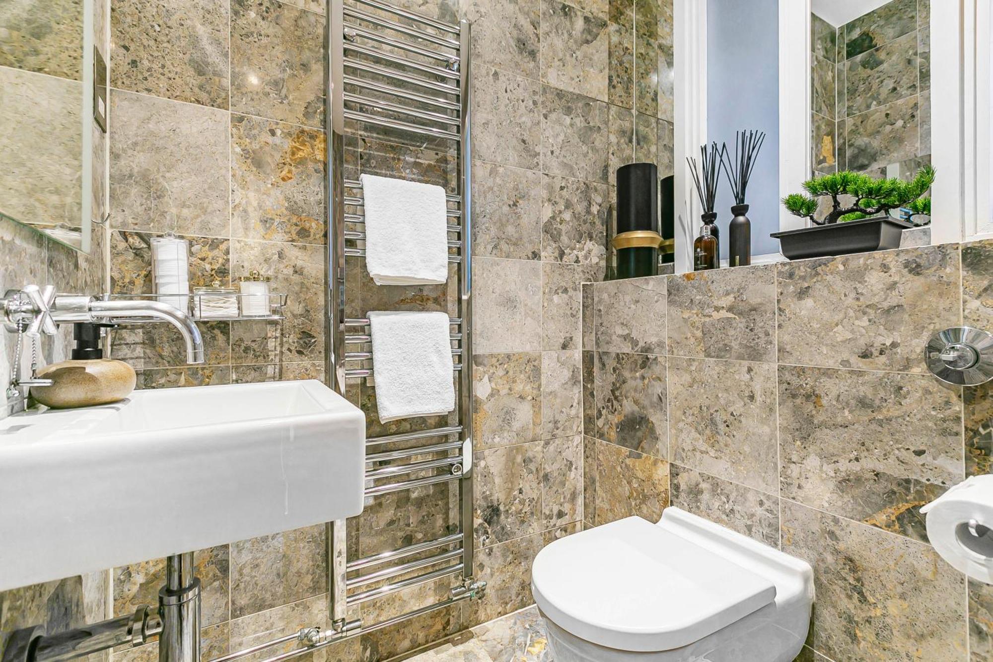 Large Stylish 2beds 2baths With Private Patio