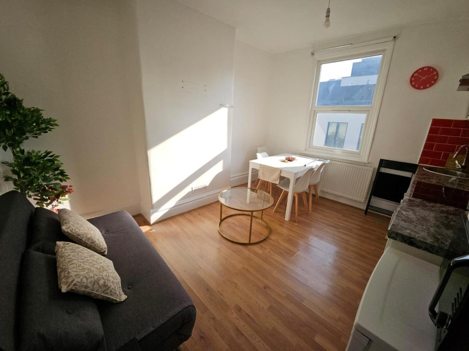 Location 2br Flat Near Angel & Centre