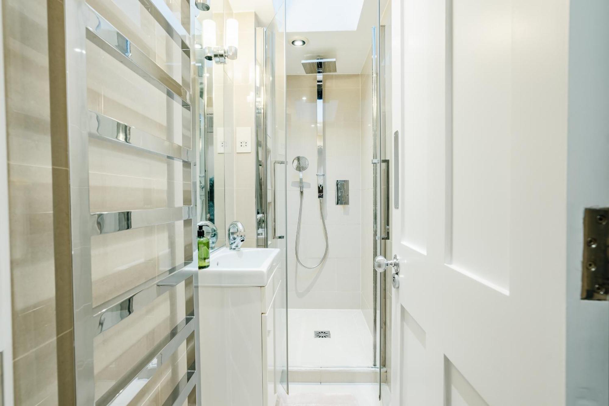 Villa Luxury 3brs Home, Spacious And Cozy In Victoria London