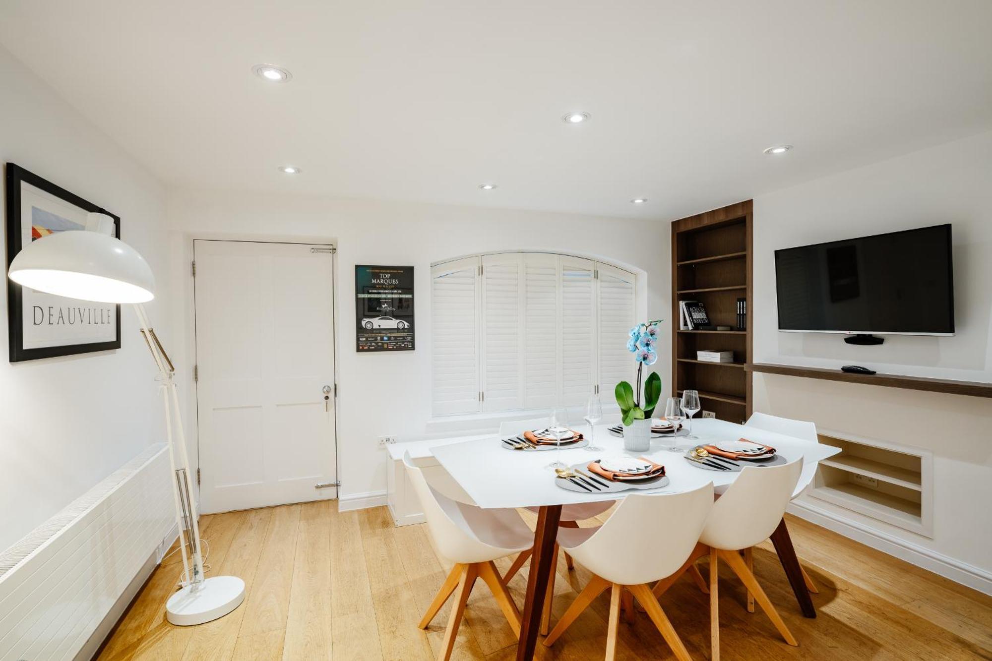Luxury 3brs Home, Spacious And Cozy In Victoria Villa London