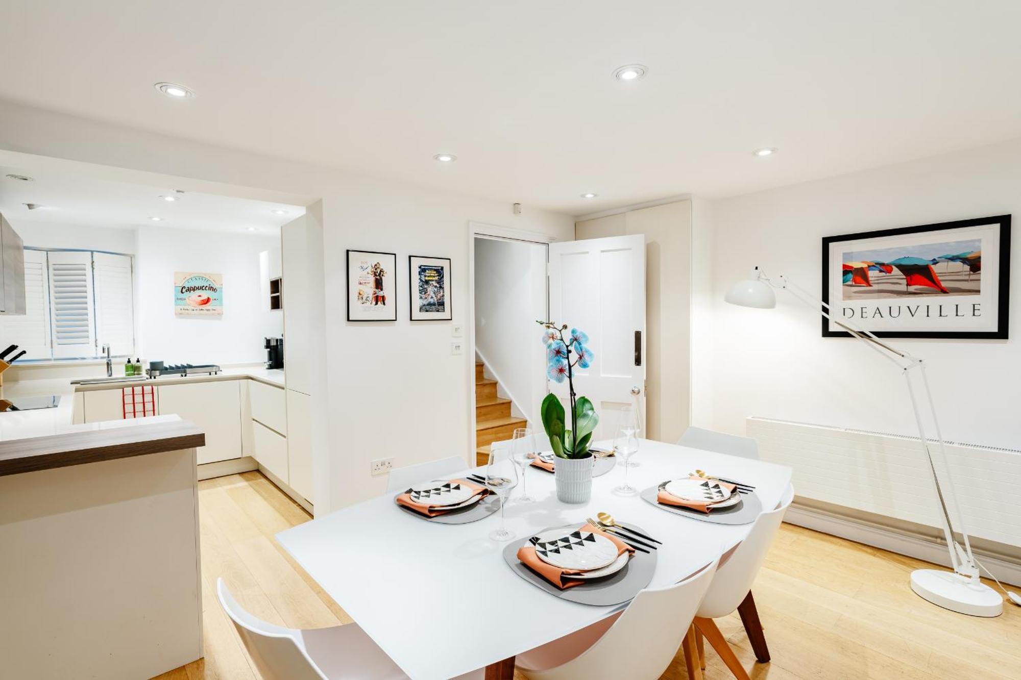 Luxury 3brs Home, Spacious And Cozy In Victoria London