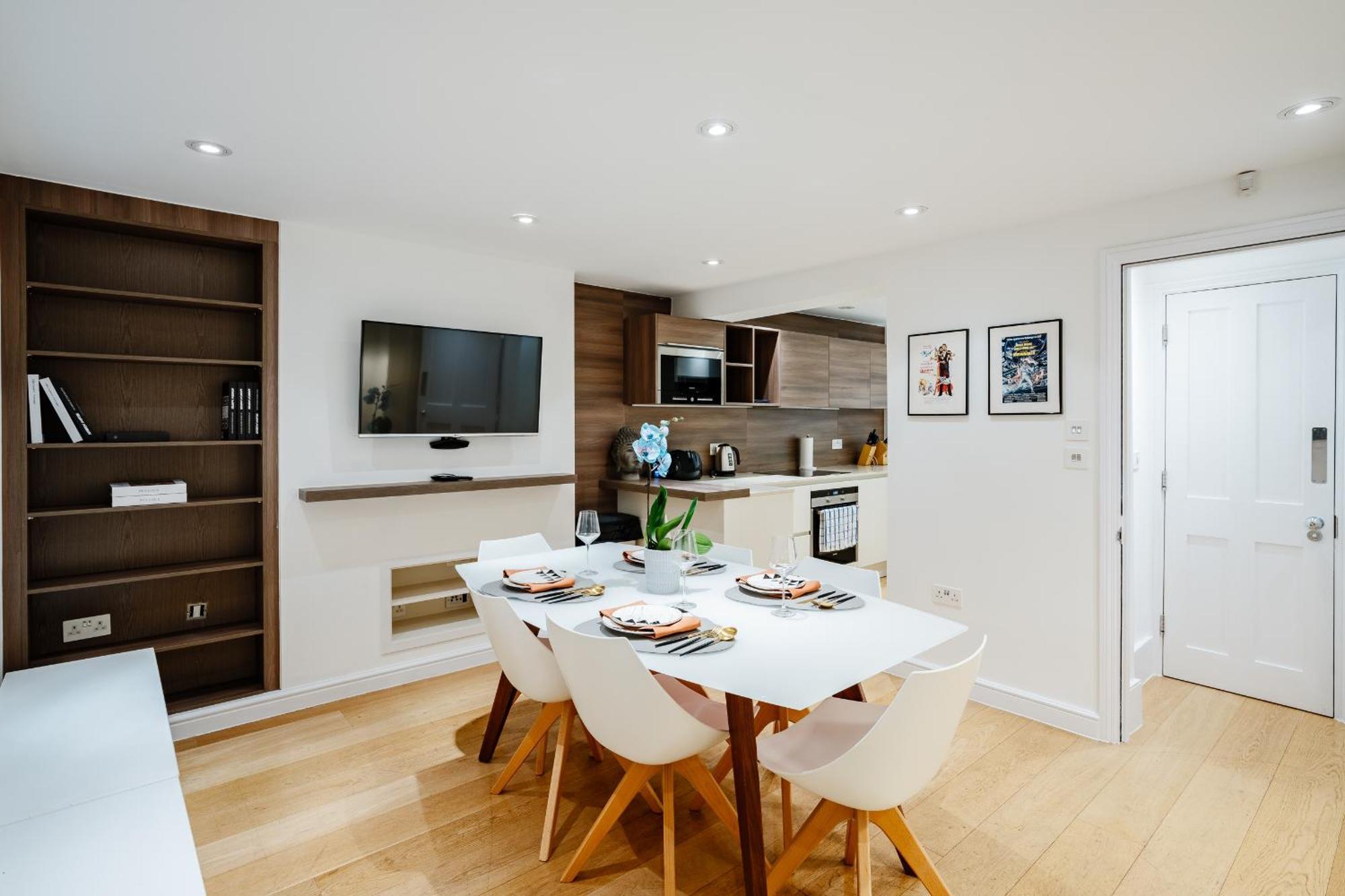 Villa Luxury 3brs Home, Spacious And Cozy In Victoria *