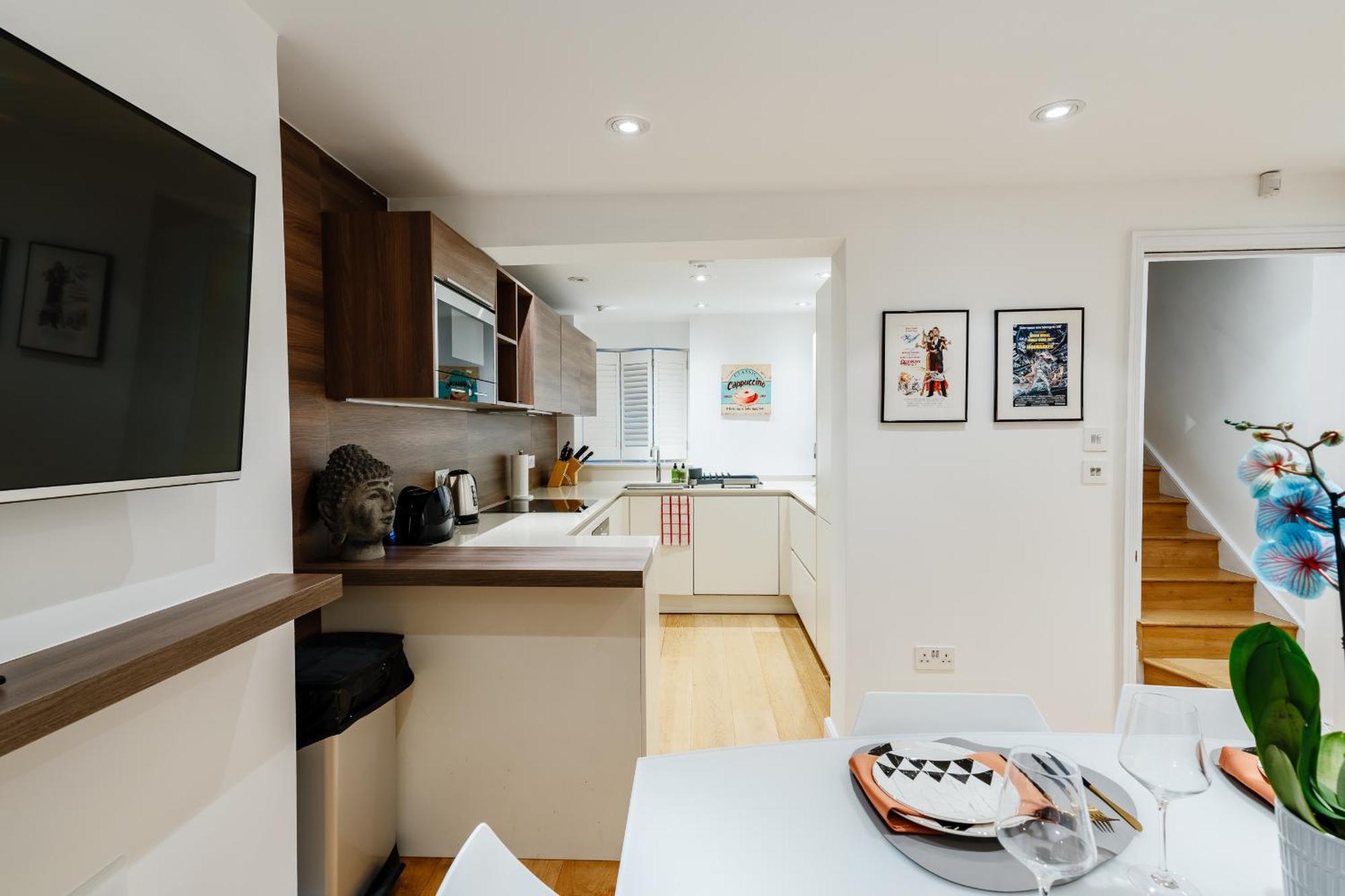 Villa Luxury 3brs Home, Spacious And Cozy In Victoria *