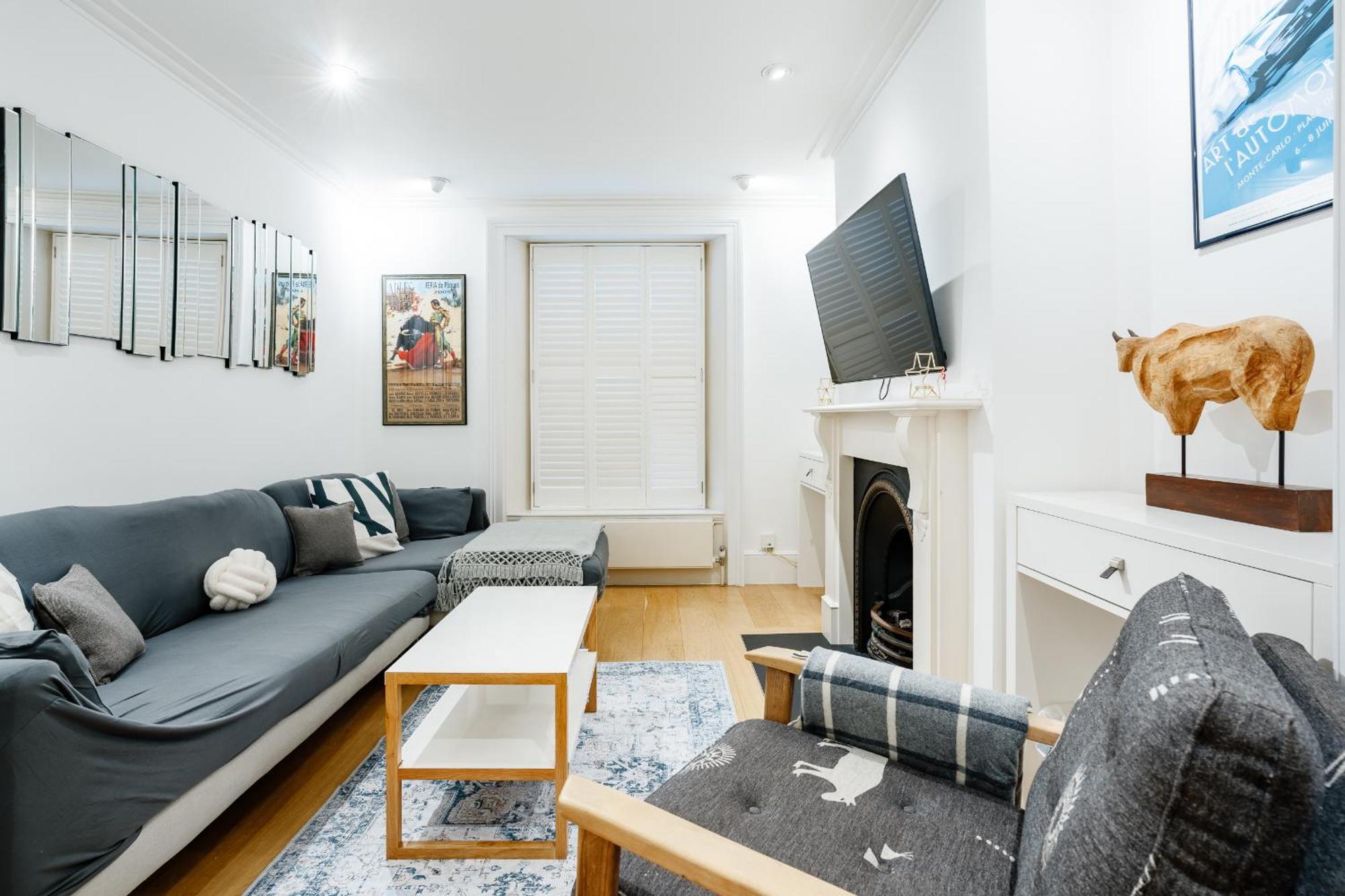 Luxury 3brs Home, Spacious And Cozy In Victoria Villa London