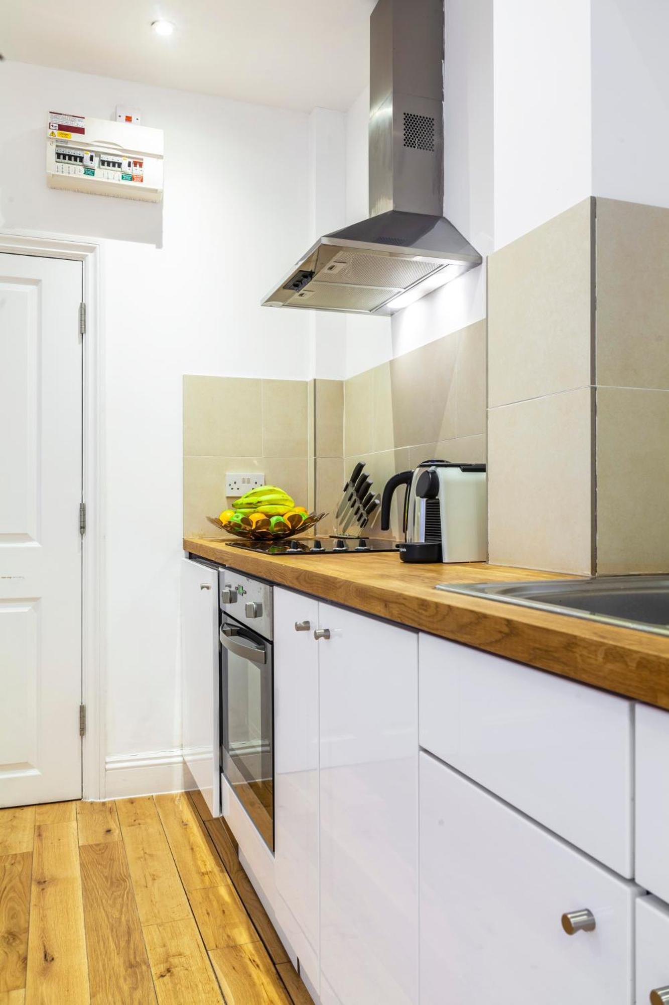 Apartment Perfect Self-contained Radiant With Patio London