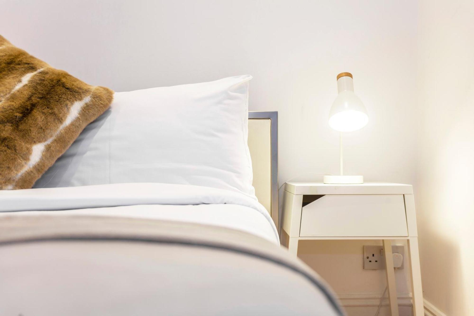 Perfect Self-contained Radiant With Patio Apartment London