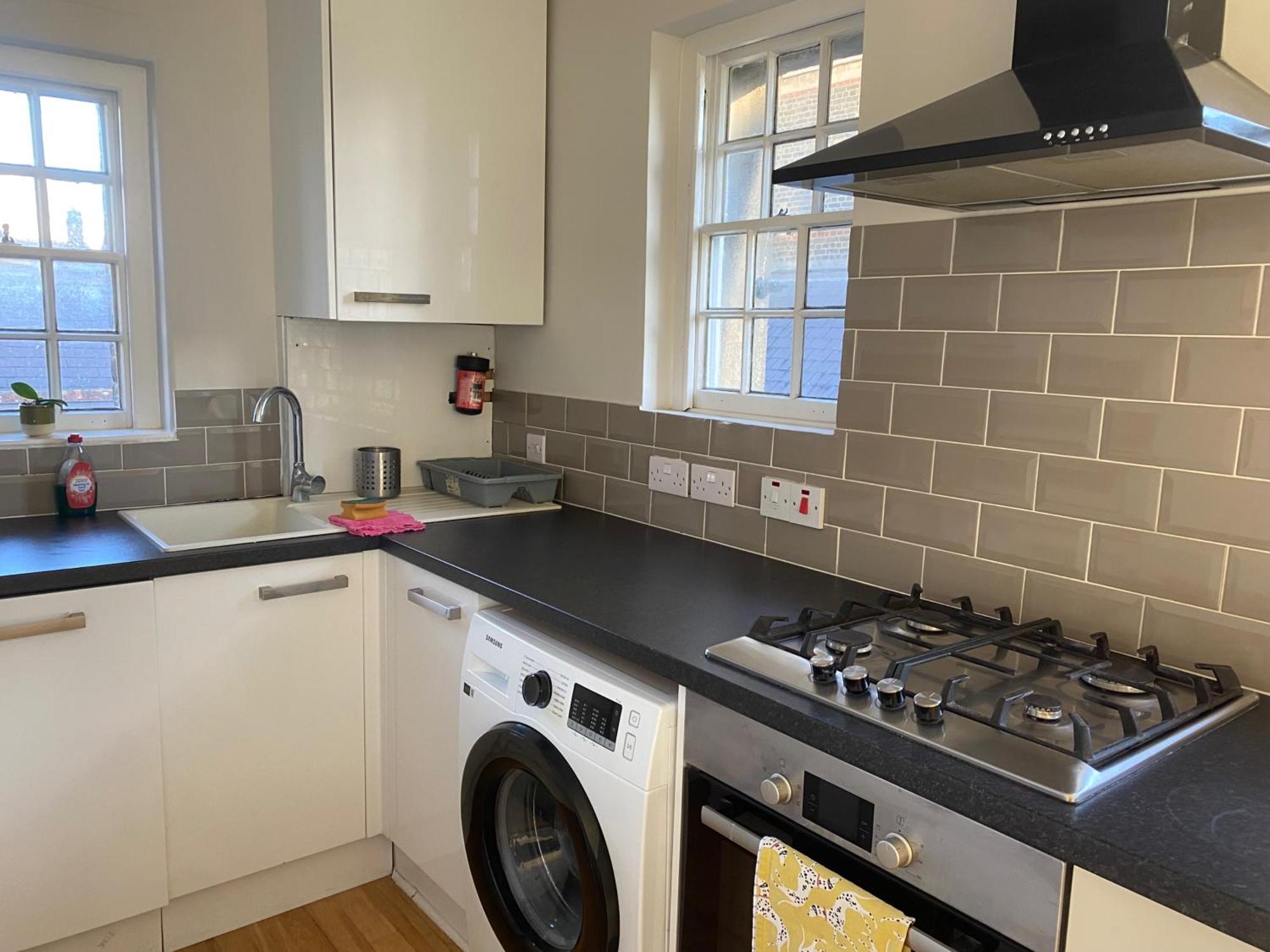 Apartment Victorian Building - Sleeps 5 - Pet Friendly London