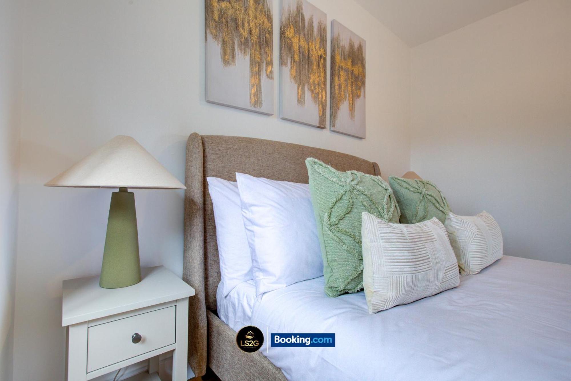 2 Bedroom By Ls2g Short Lets & Serviced Greater With Private Balcony Apartment London