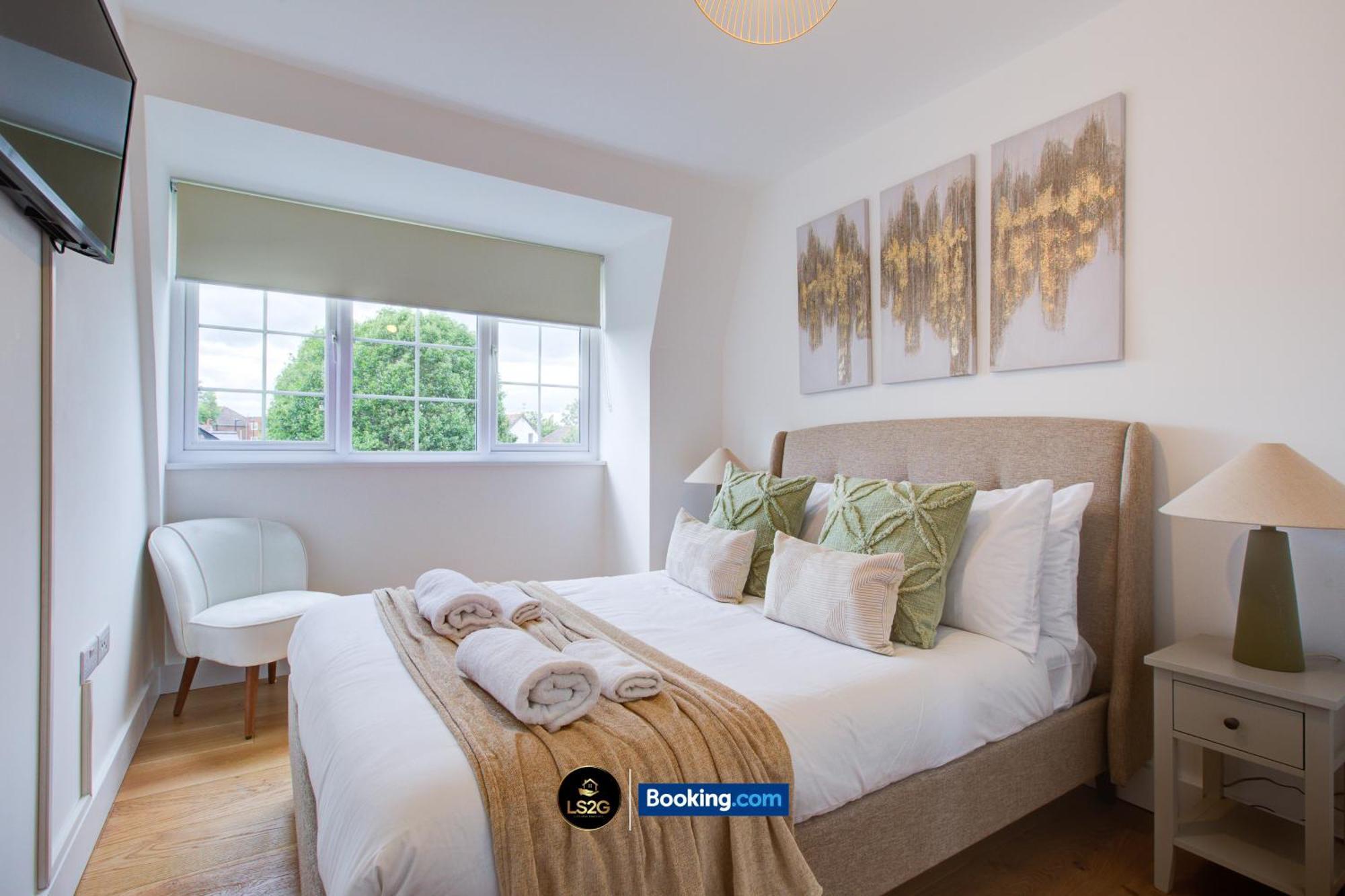 2 Bedroom By Ls2g Short Lets & Serviced Greater With Private Balcony Apartment London