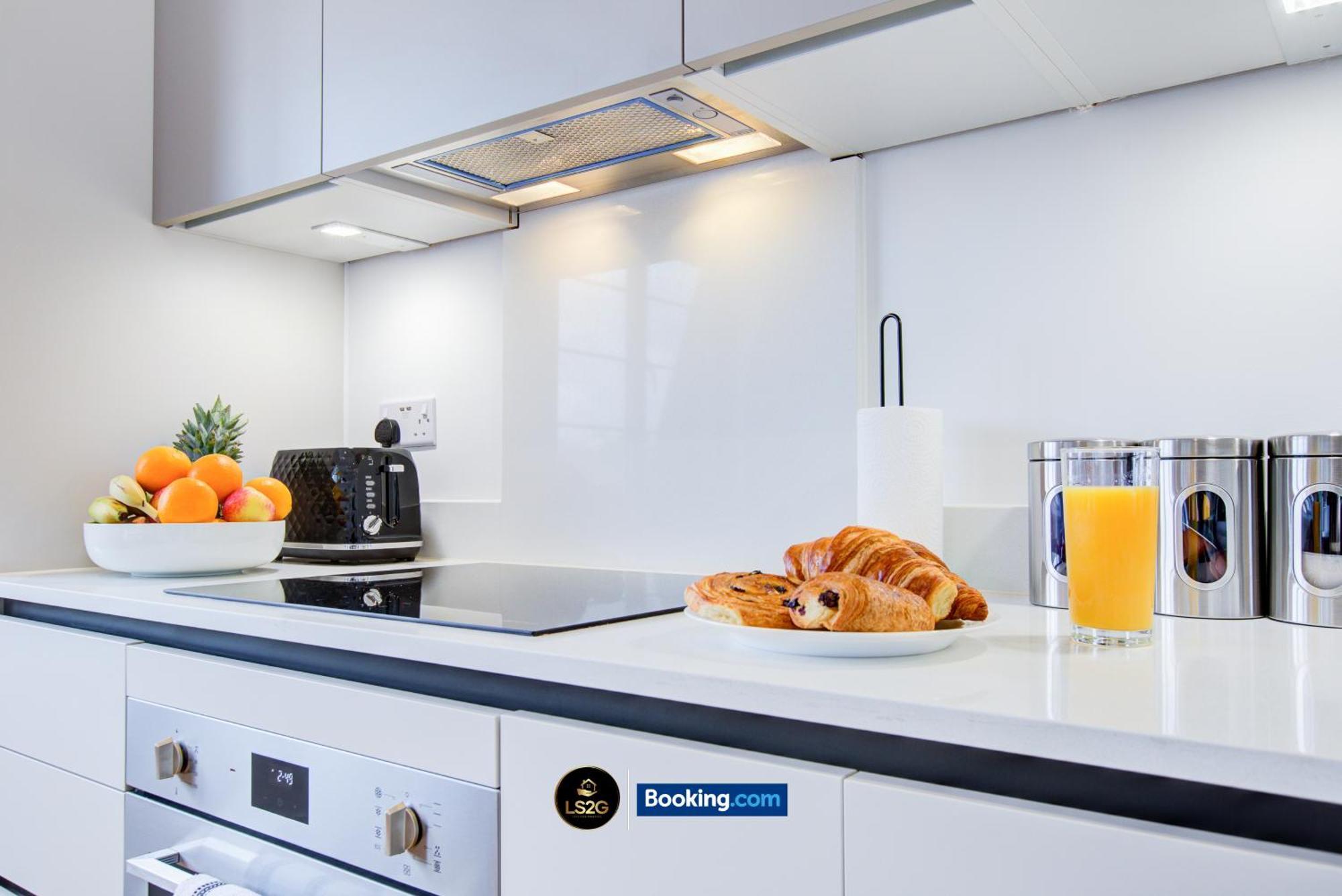 2 Bedroom By Ls2g Short Lets & Serviced Greater With Private Balcony * London
