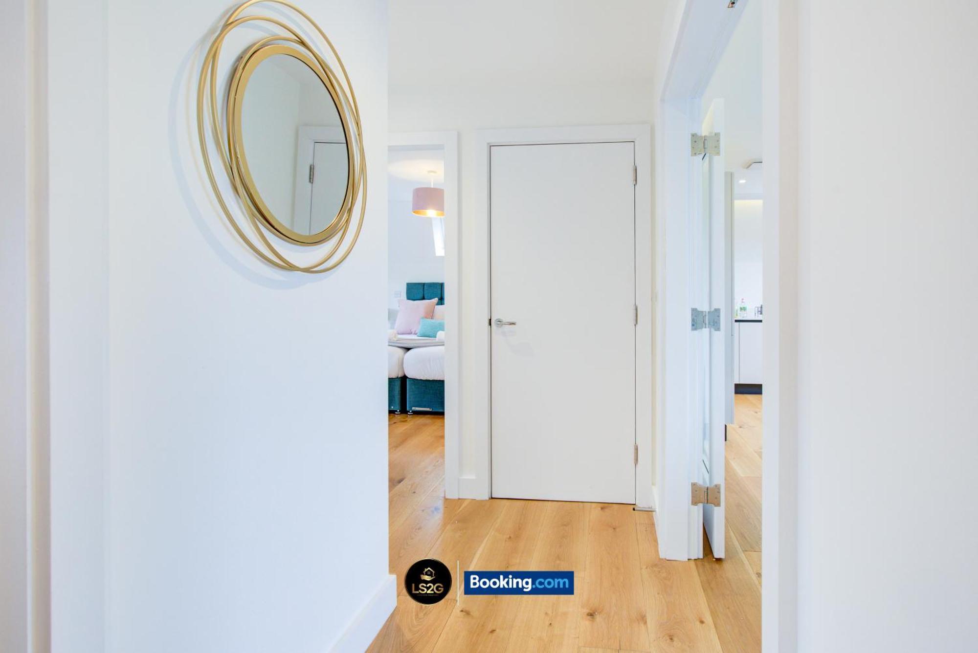 Stylish 2 Bedroom Flat By Ls2g Short Lets & Serviced Greater With Balcony And Easy Access *