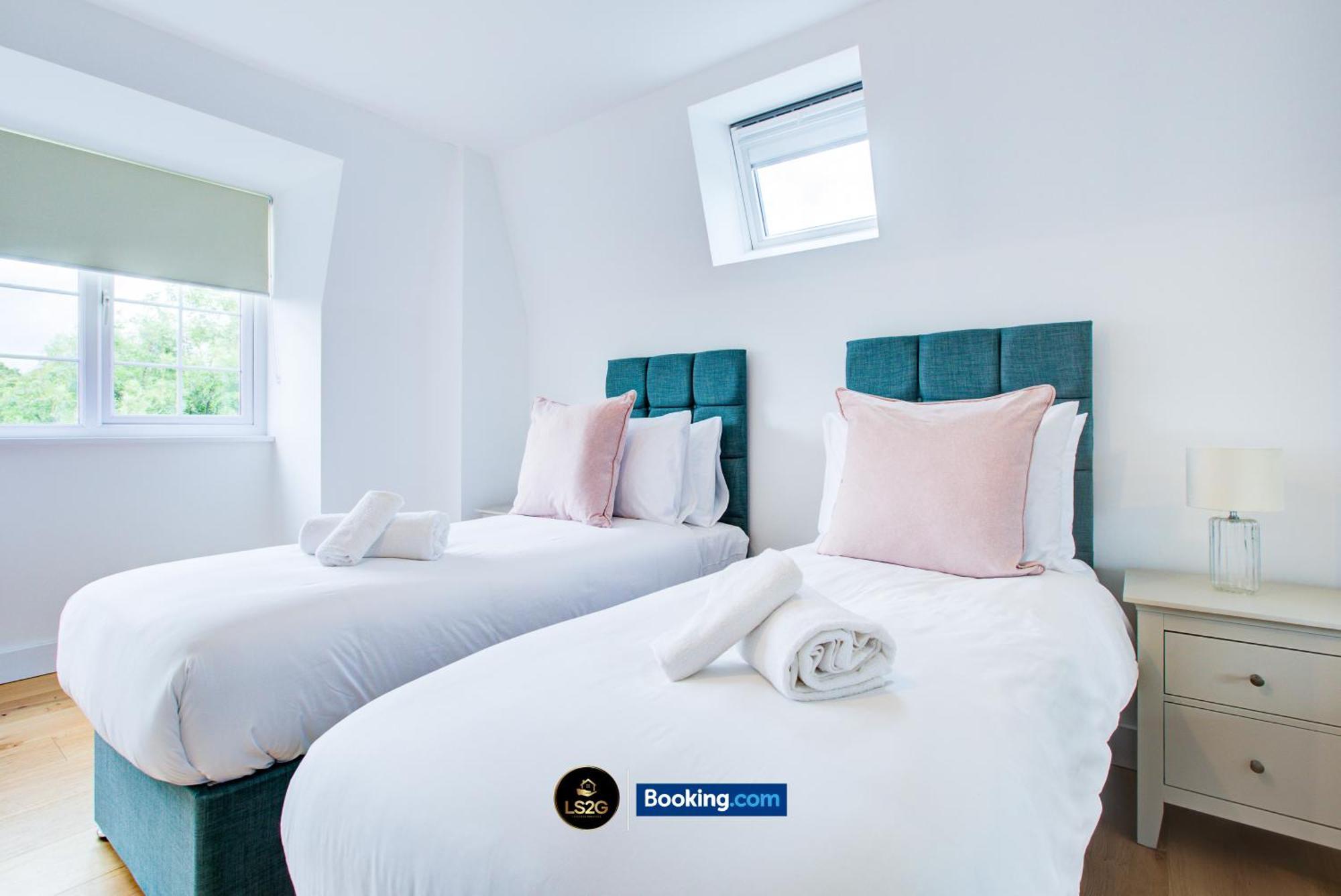 Stylish 2 Bedroom Flat By Ls2g Short Lets & Serviced Greater With Balcony And Easy Access Apartamento *