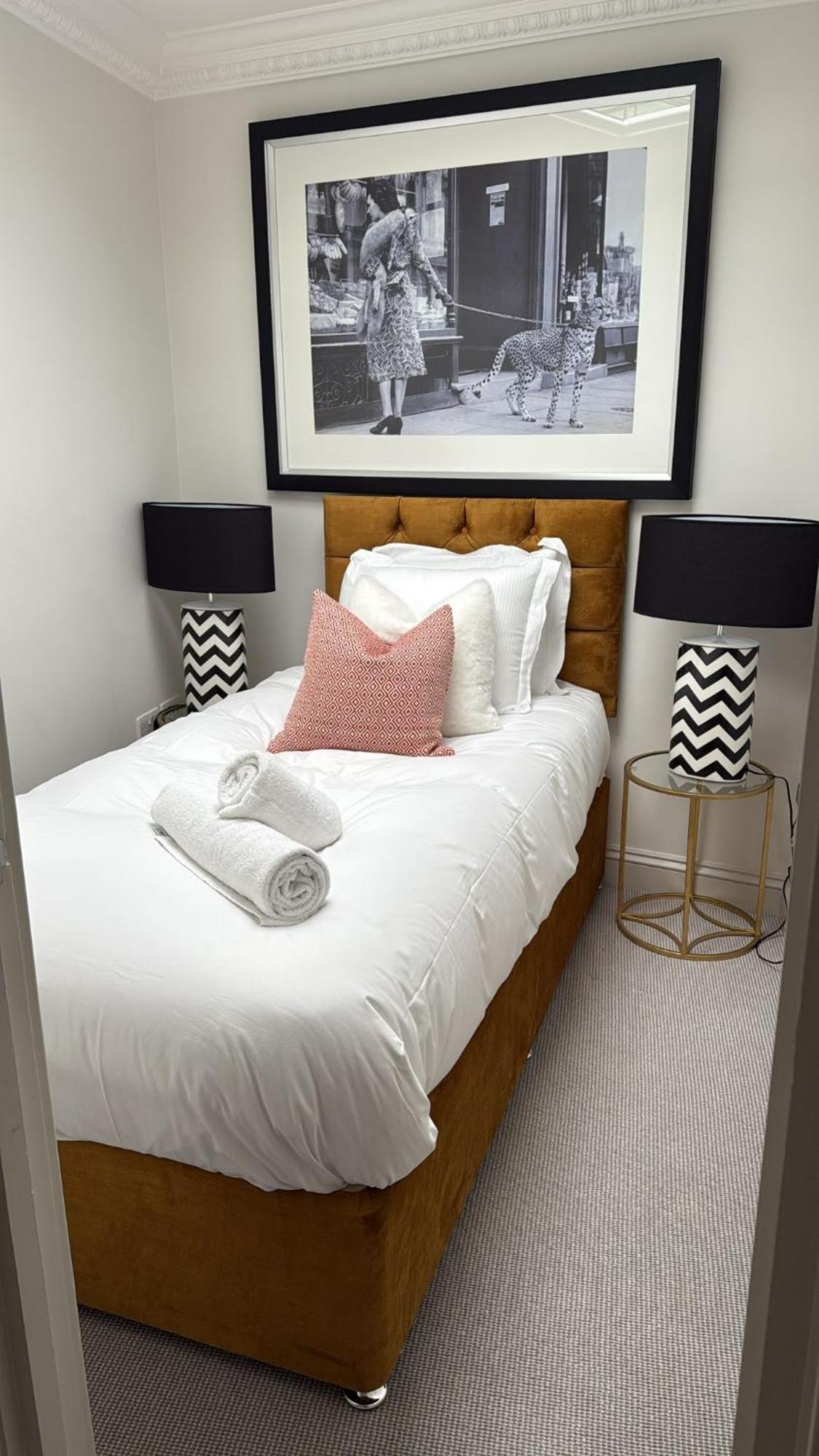 Modern 3 Bedroom Luxury House With Garage In * Londres