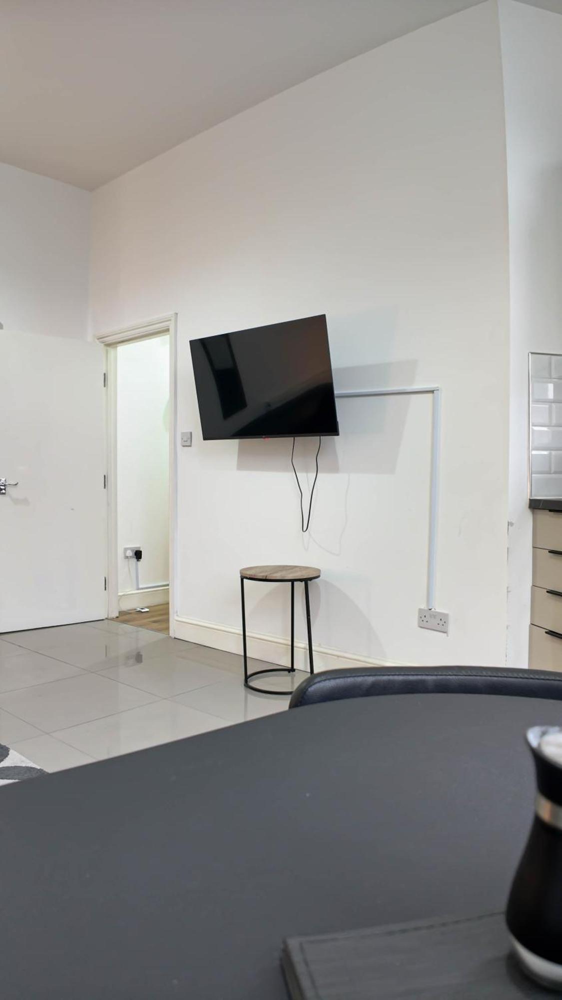 Spacious 2 Bed With Patio In Camden Wr201 Apartment London