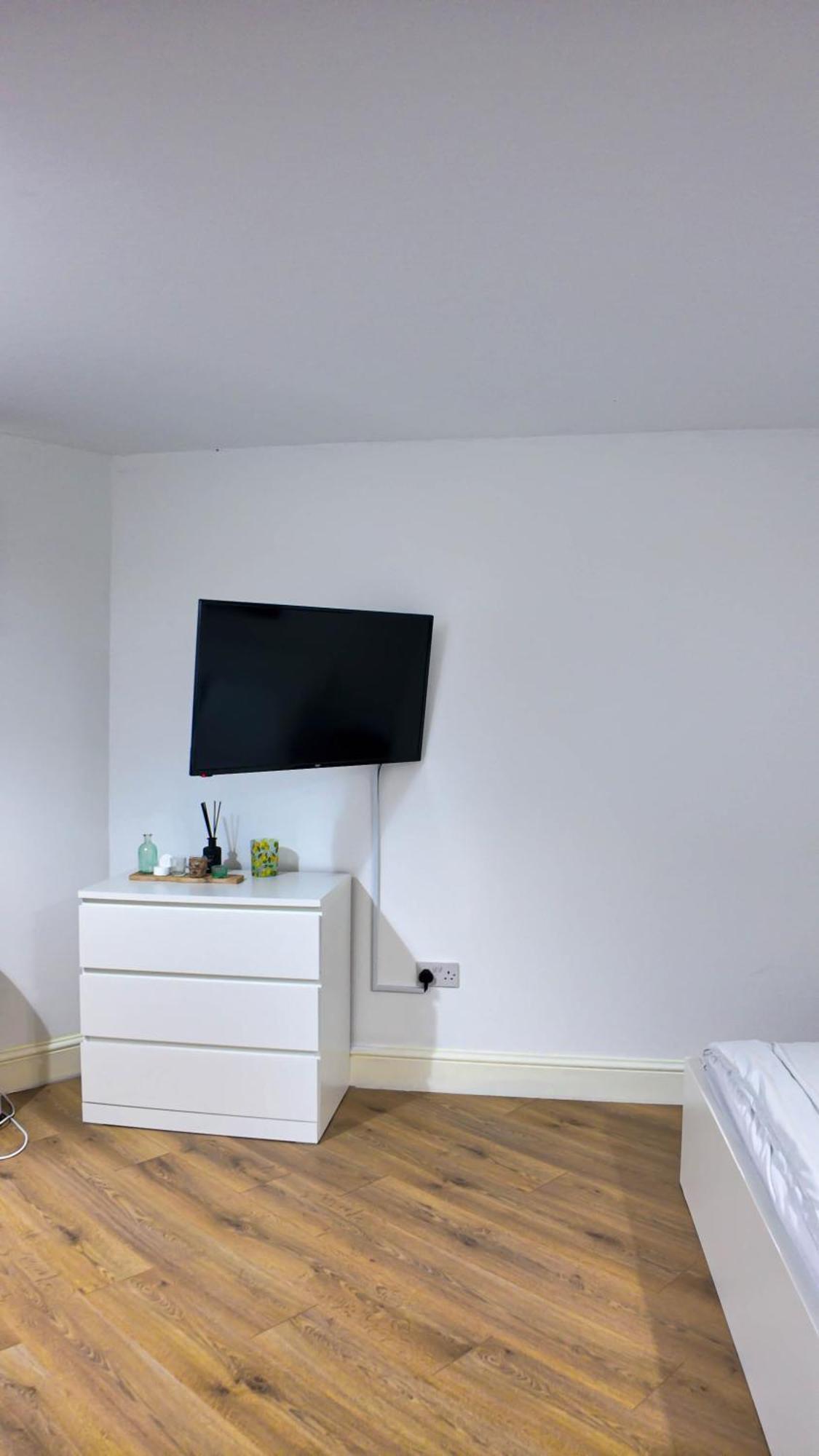 Spacious 2 Bed With Patio In Camden Wr201