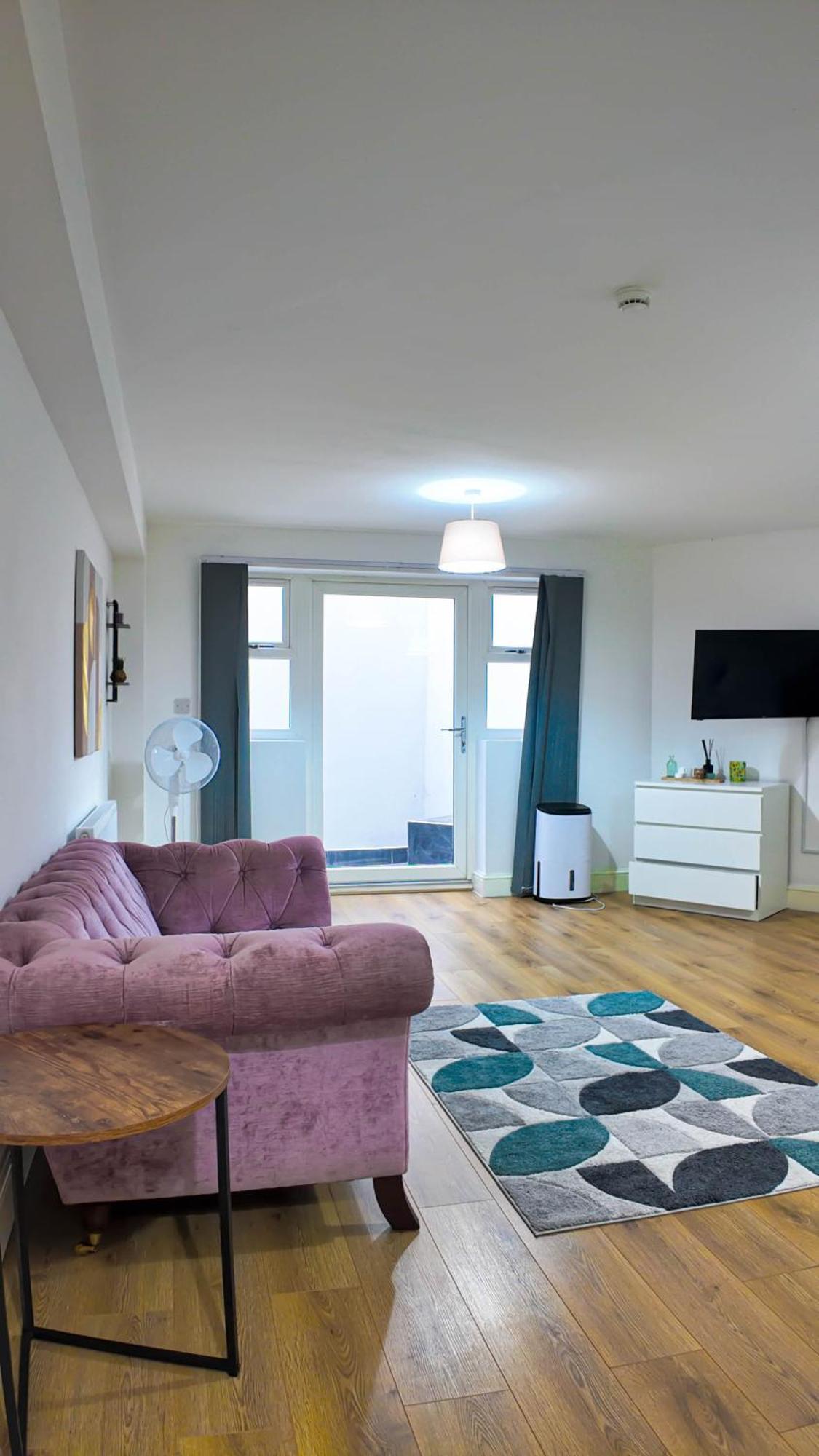 Spacious 2 Bed With Patio In Camden Wr201 *