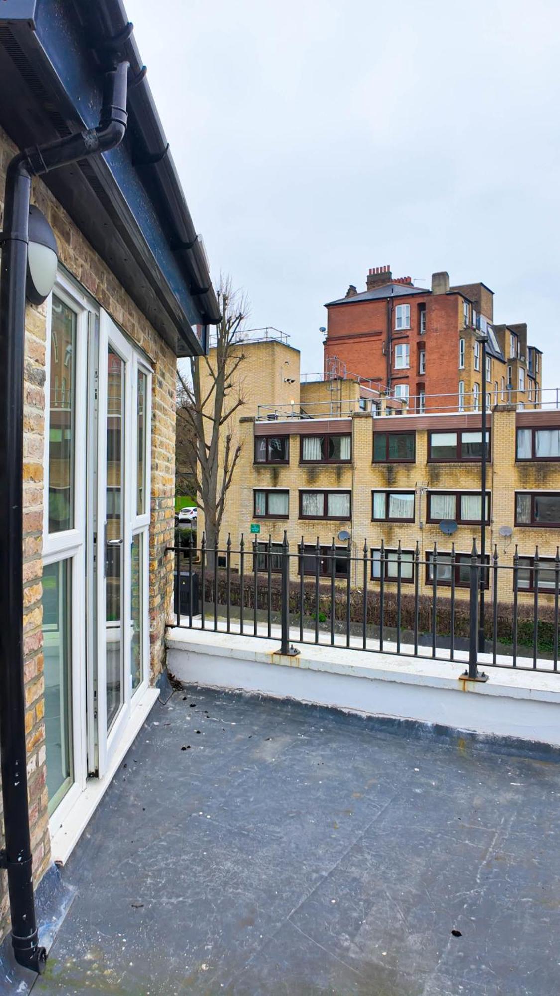 Spacious 2 Bed With Patio In Camden Wr201 *