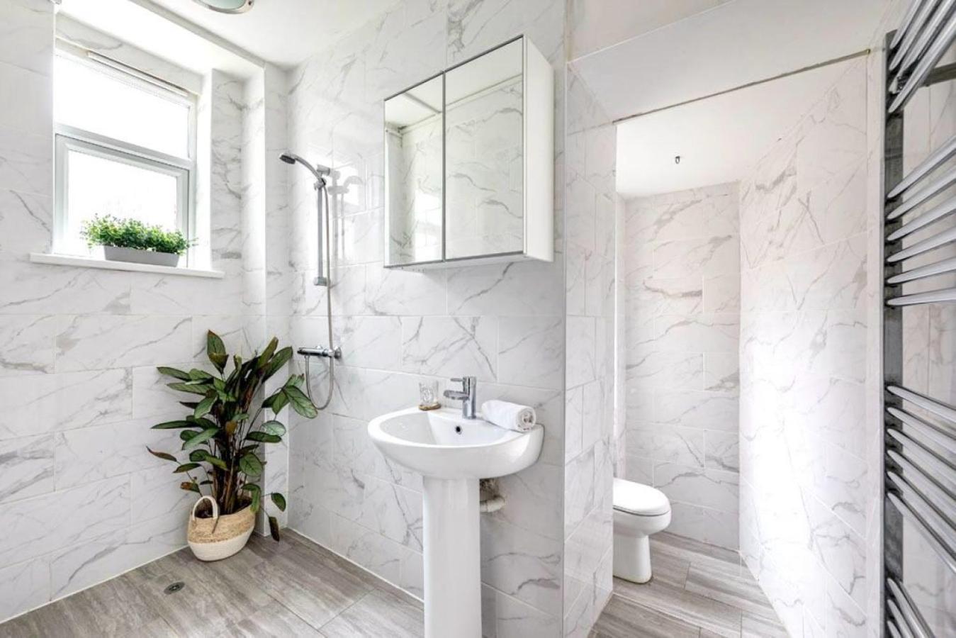 Cs Linden Apartment London