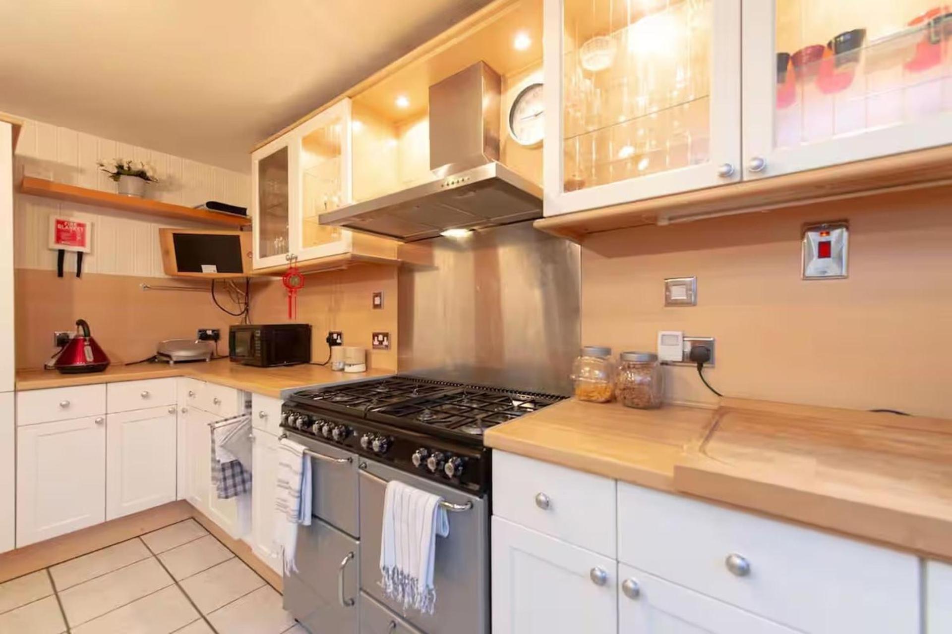 3br-sleeps9-parking-familyfriendly-nearexcel Casa de férias Londres