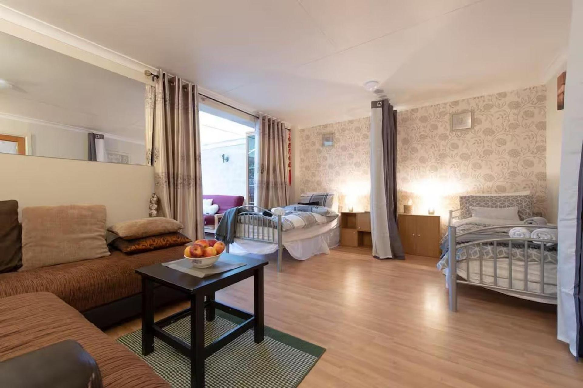 3br-sleeps9-parking-familyfriendly-nearexcel Casa de férias *