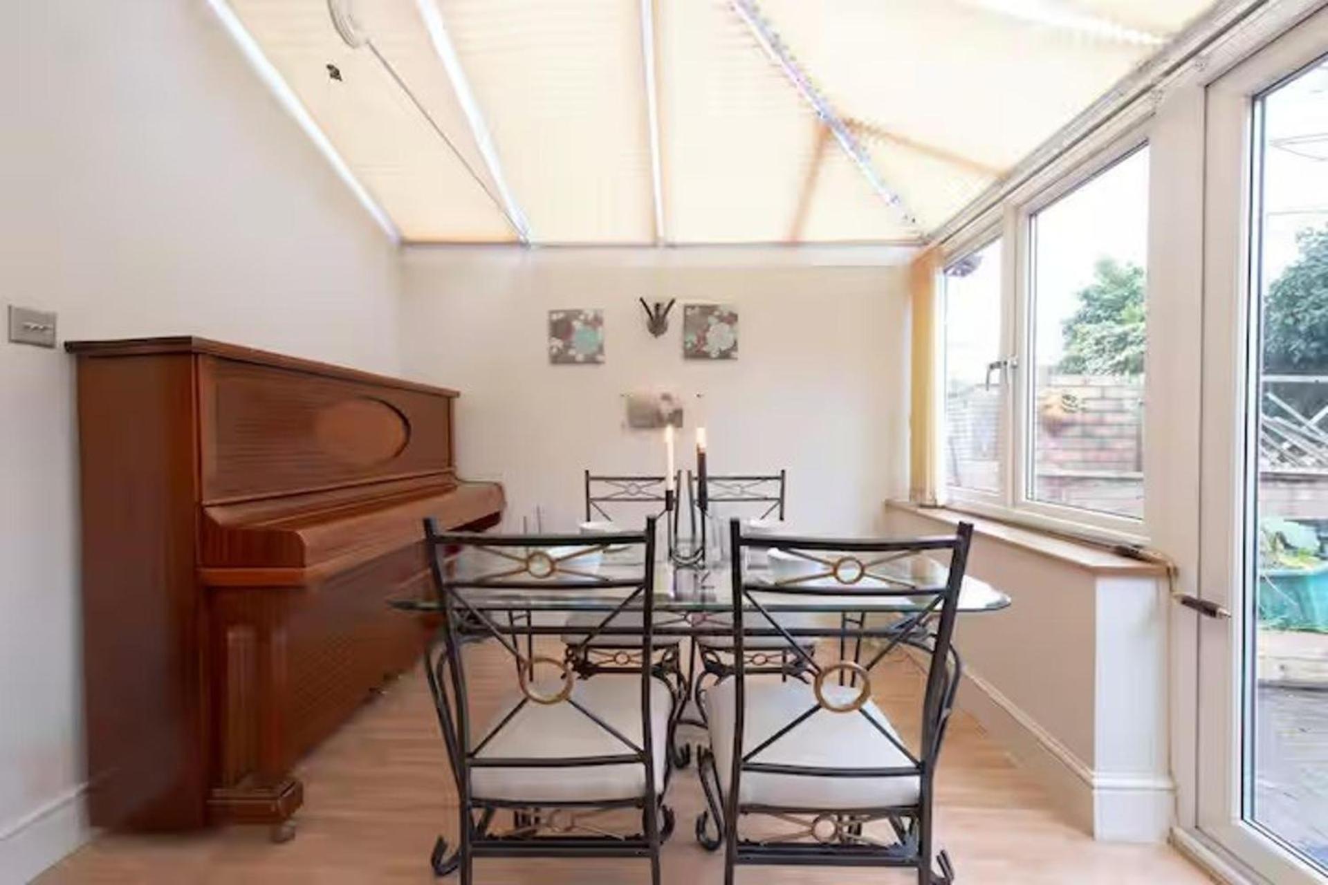 Casa de férias 3br-sleeps9-parking-familyfriendly-nearexcel