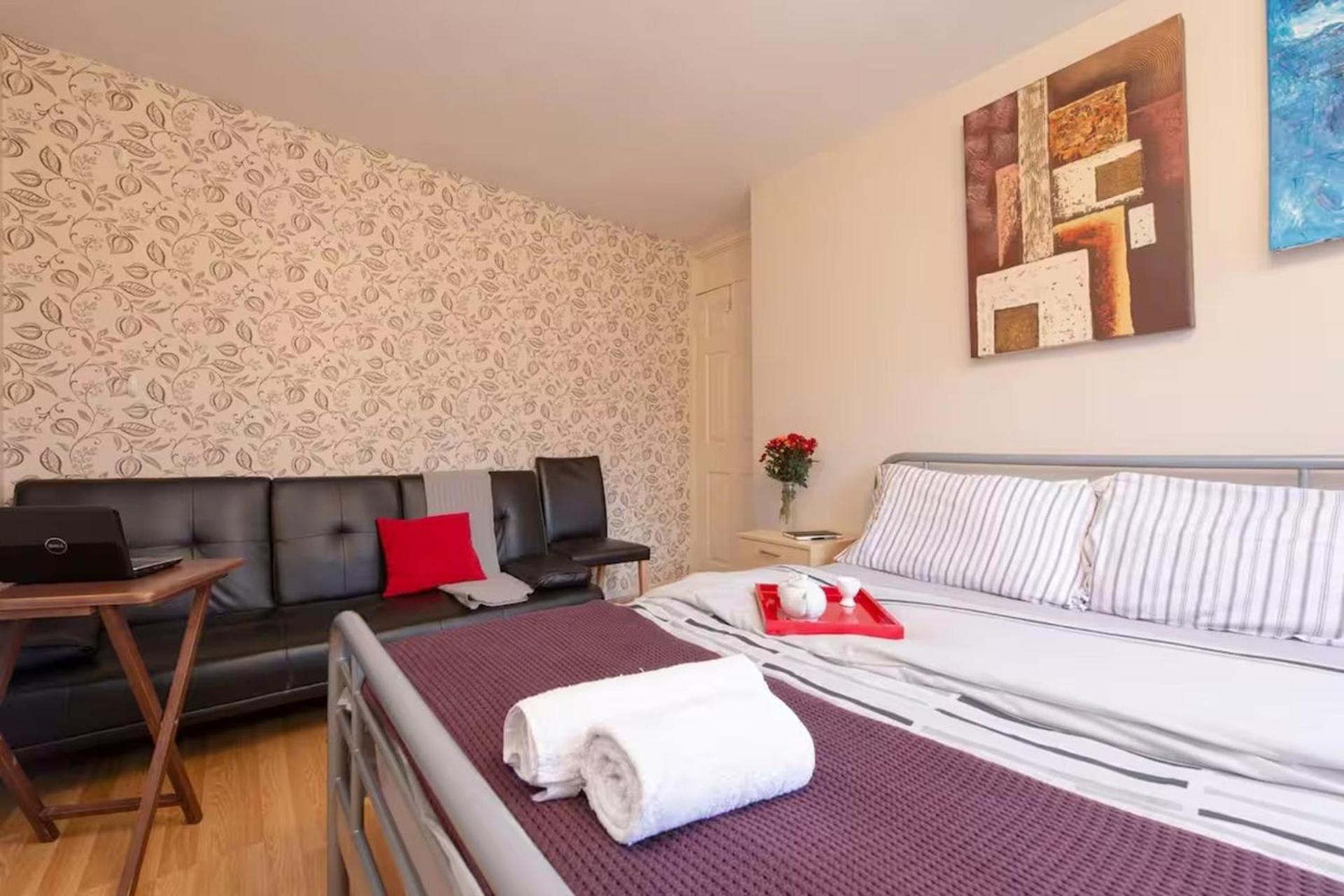 3br-sleeps9-parking-familyfriendly-nearexcel Casa de férias *