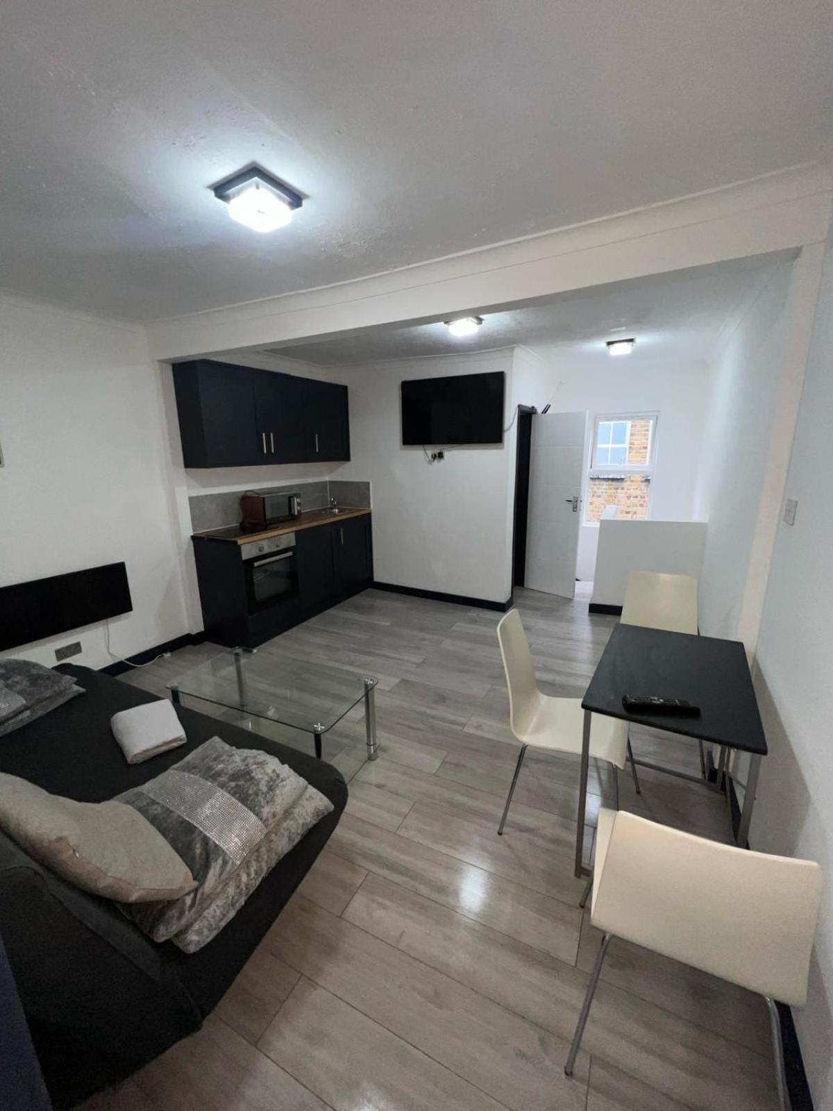 Cosy One Bedroom Flat Apartment *