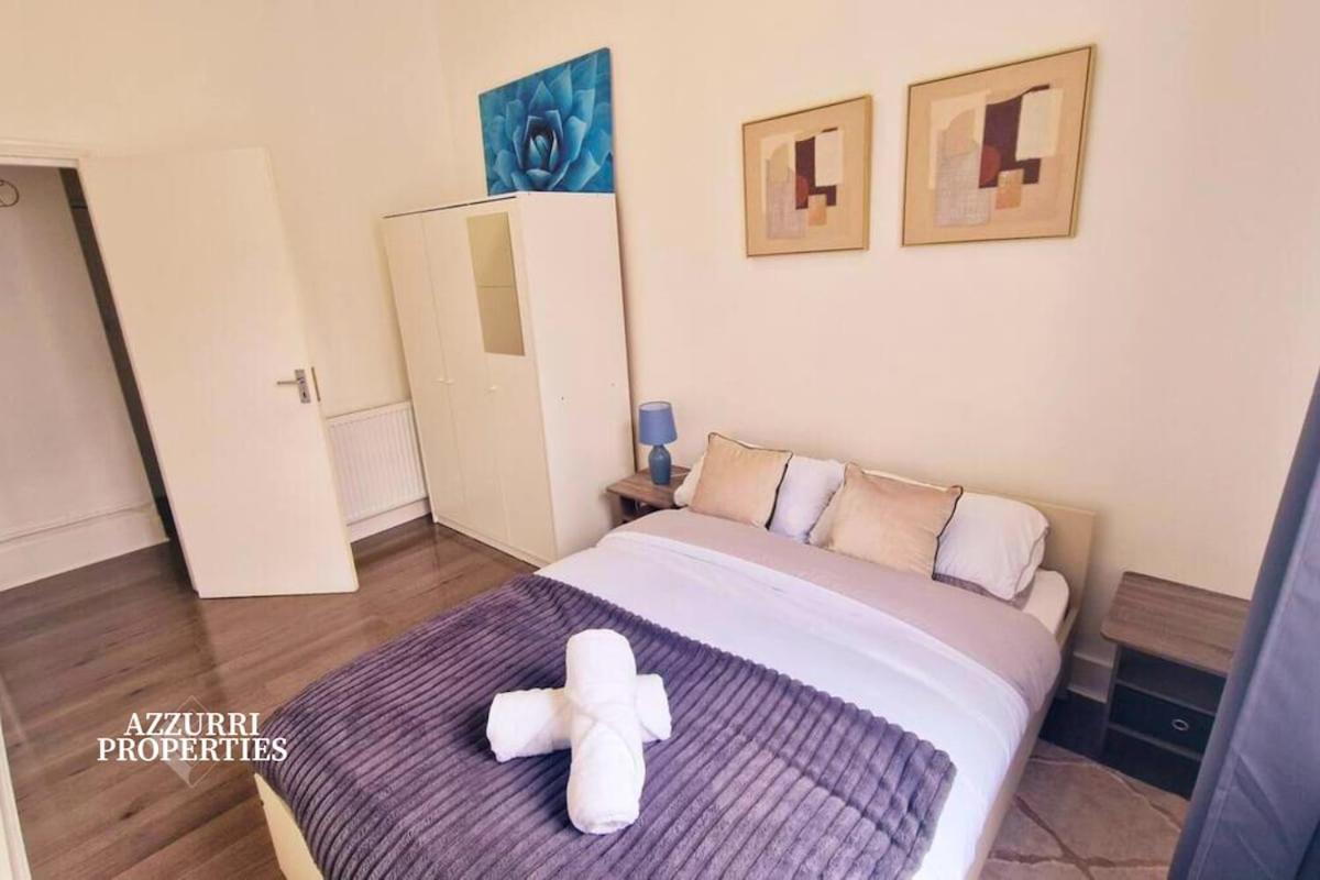 Short Stays At Barking Road *