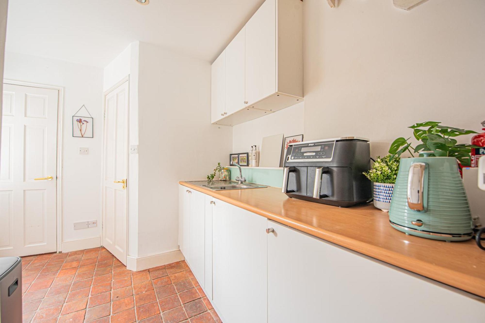 Stylish 2-bed Flat Near Hammersmith & Holland Park * London
