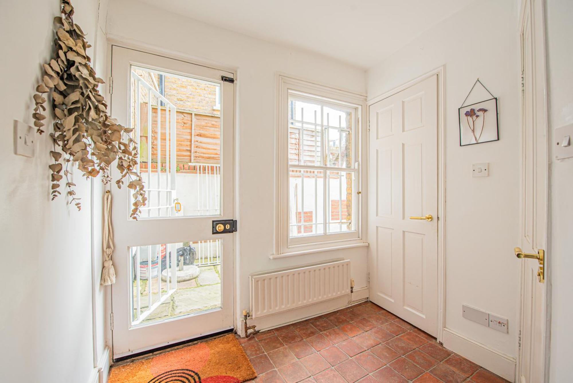 Stylish 2-bed Flat Near Hammersmith & Holland Park * London