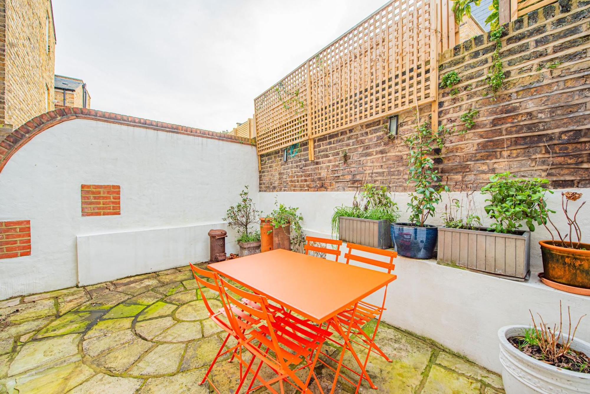 Stylish 2-bed Flat Near Hammersmith & Holland Park Apartment