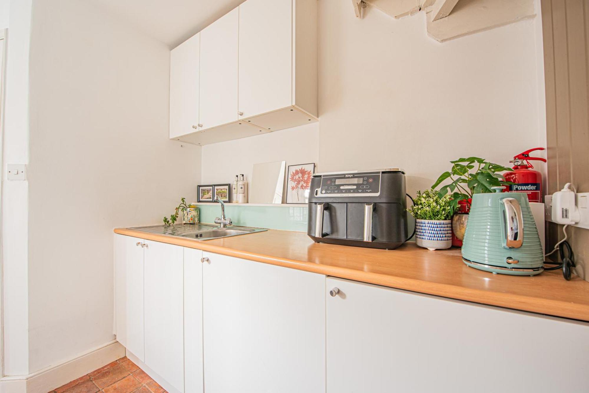 Stylish 2-bed Flat Near Hammersmith & Holland Park Apartment *