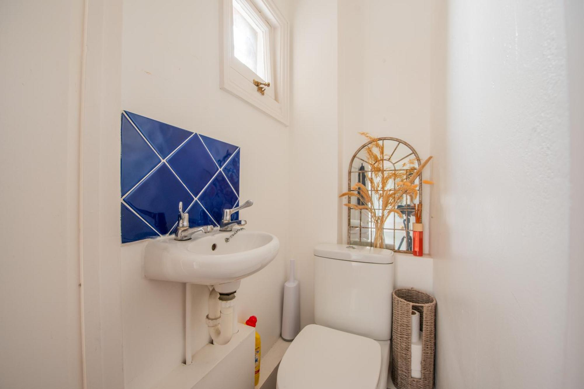 Stylish 2-bed Flat Near Hammersmith & Holland Park Apartment