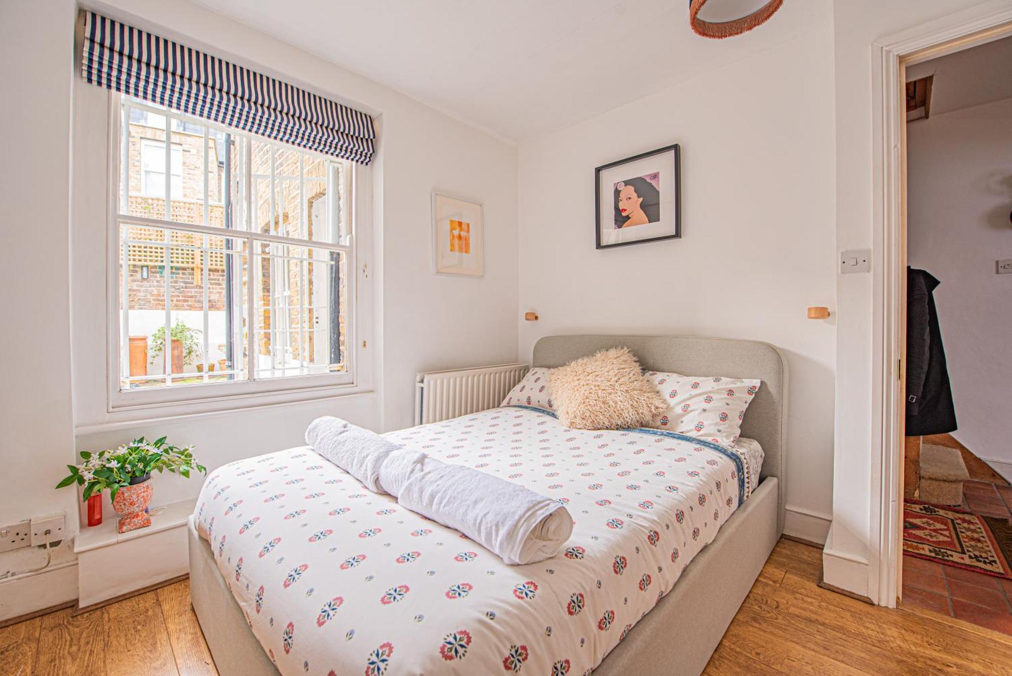 Stylish 2-bed Flat Near Hammersmith & Holland Park Apartment