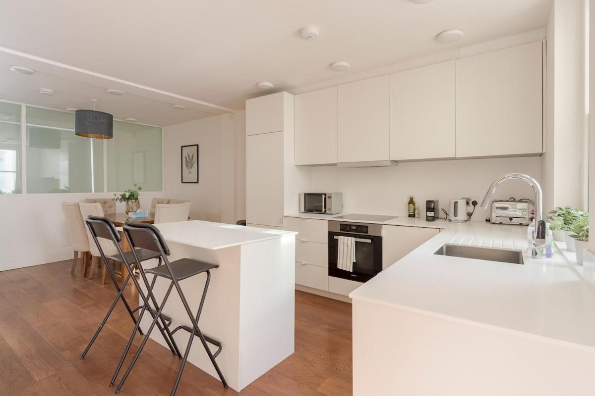 Modern Kensington 3-bedroom With Garden Apartment *