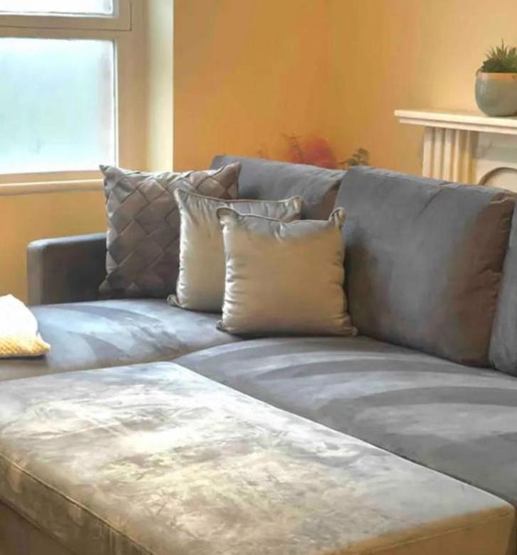 Oxford Street Apartment *