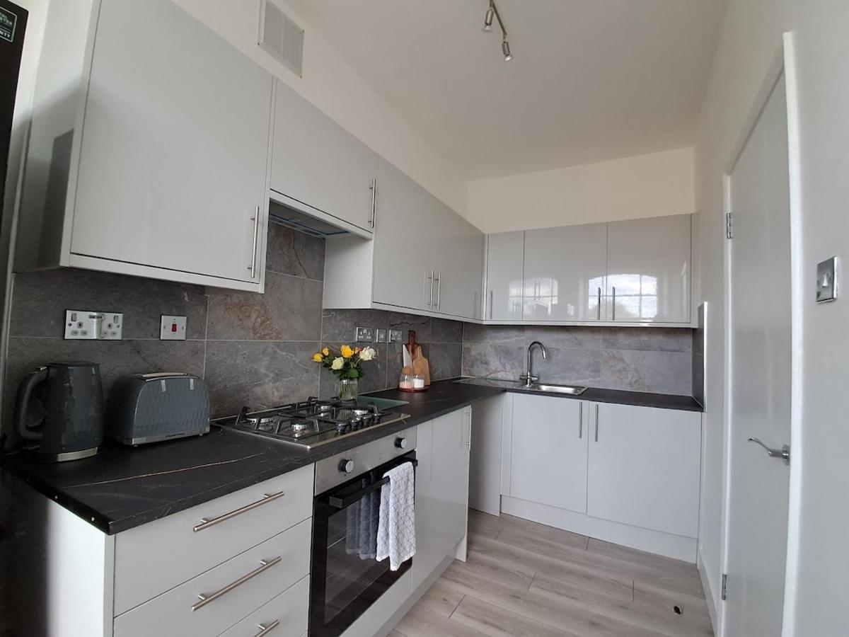 Newly Refurbished Flat In The Heart Of Apartment *