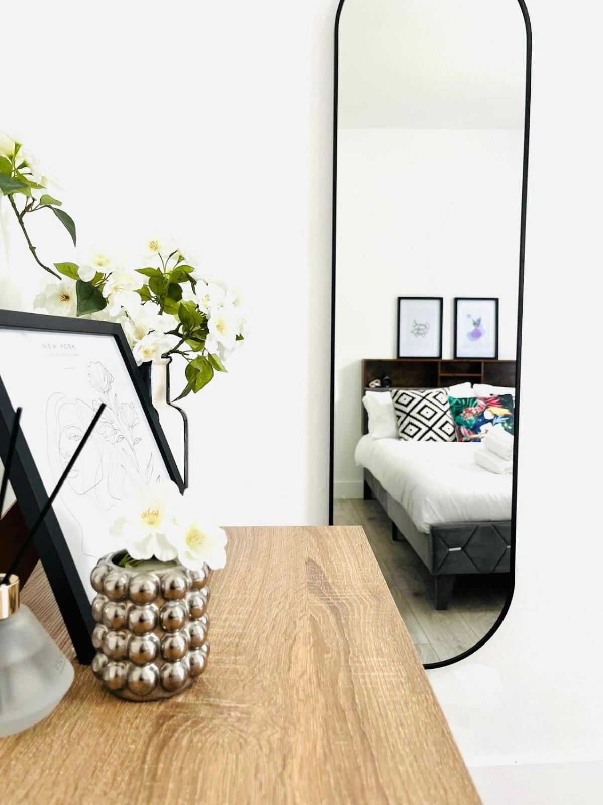 Newly Refurbished Flat In The Heart Of Apartment *