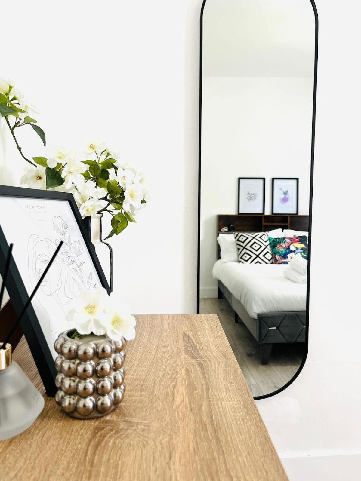 Apartment Newly Refurbished Flat In The Heart Of *