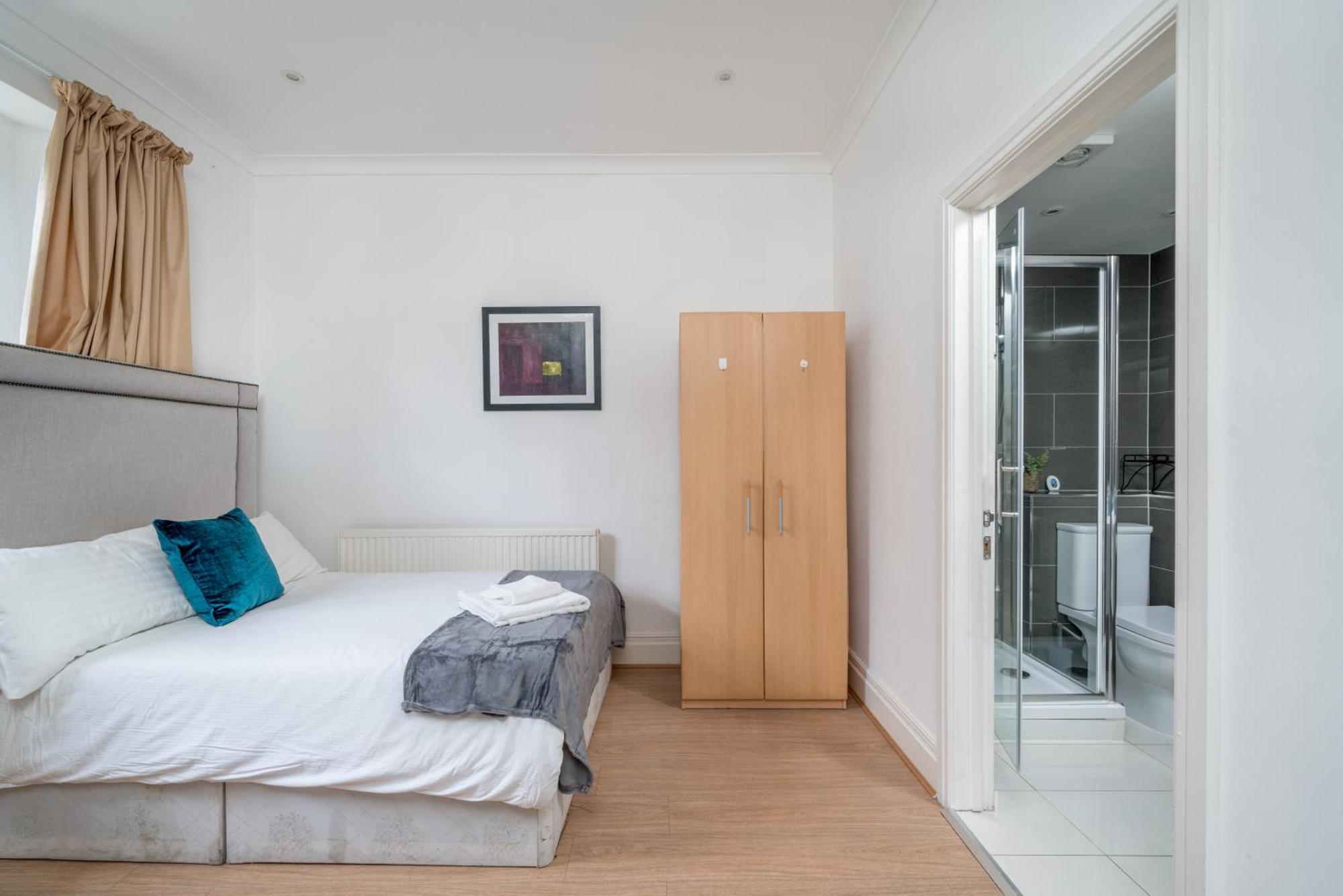 Cozy 2-bed Group & Family Near Excel & 02 Arena With Parking & Balcony