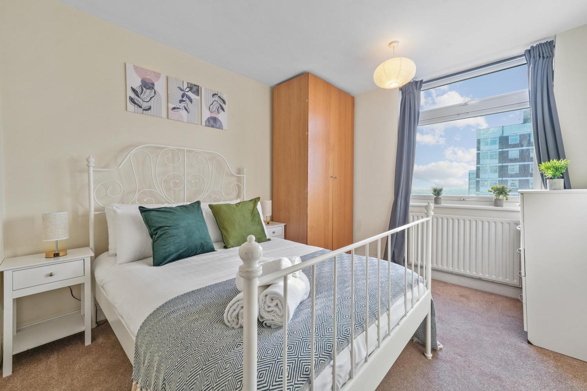 Premier Shepherds Bush Westfields Penthouse * London