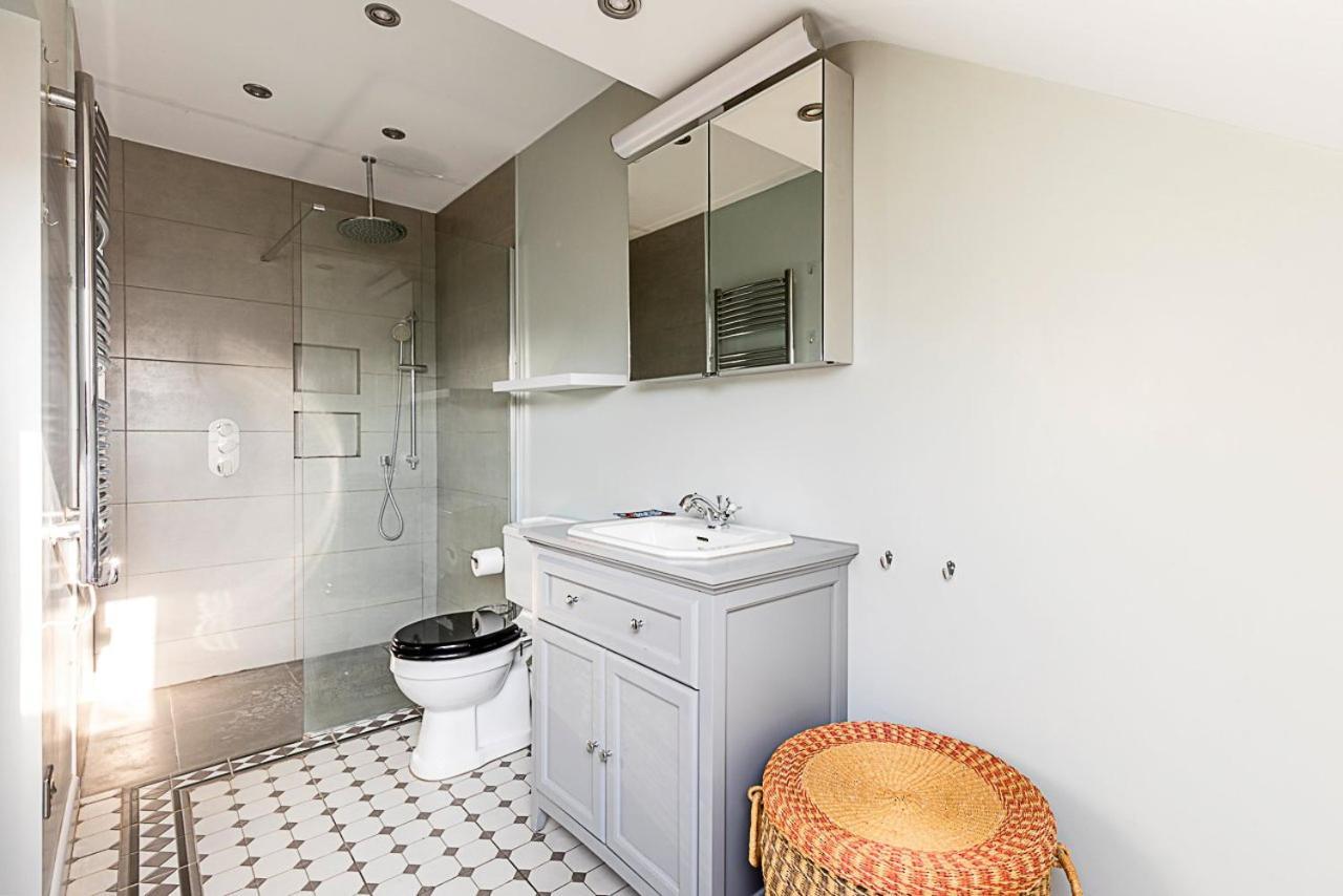 Apartment Stylish & Spacious 3-bed In Vibrant Bow