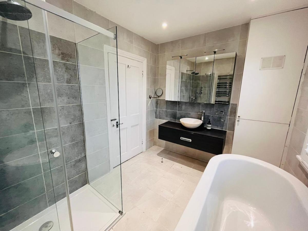 Apartment Elegant & Spacious 3 Bed London