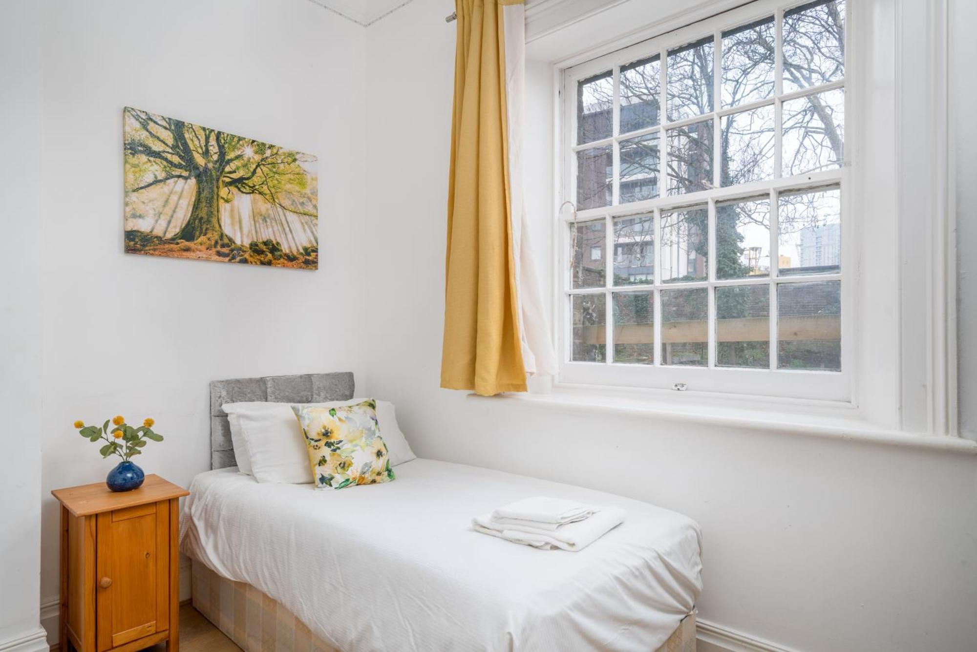 Cozy 2-bed Group & Family Near Excel & 02 Arena With Parking & Balcony * London