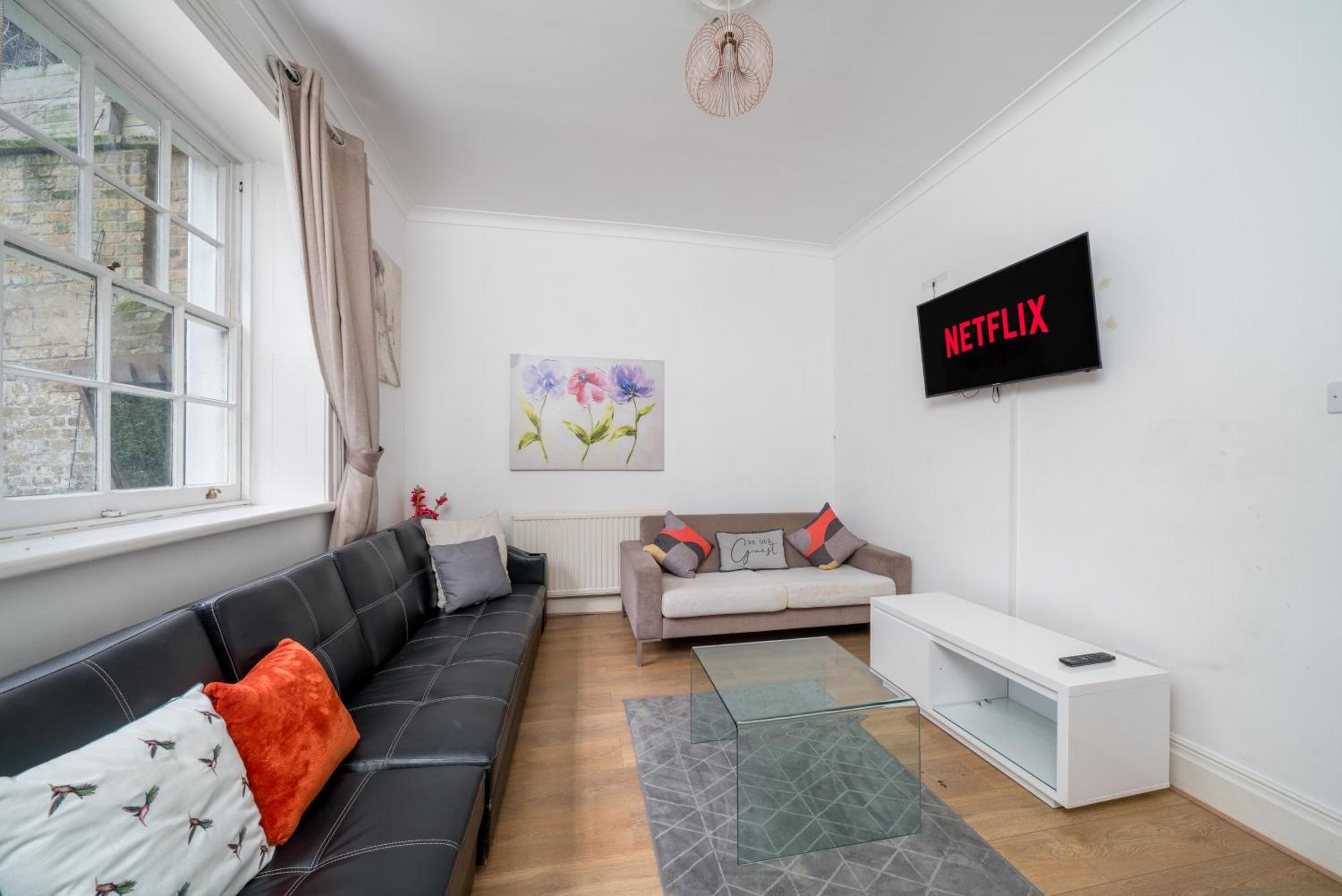 Apartment Cozy 2-bed Group & Family Near Excel & 02 Arena With Parking & Balcony