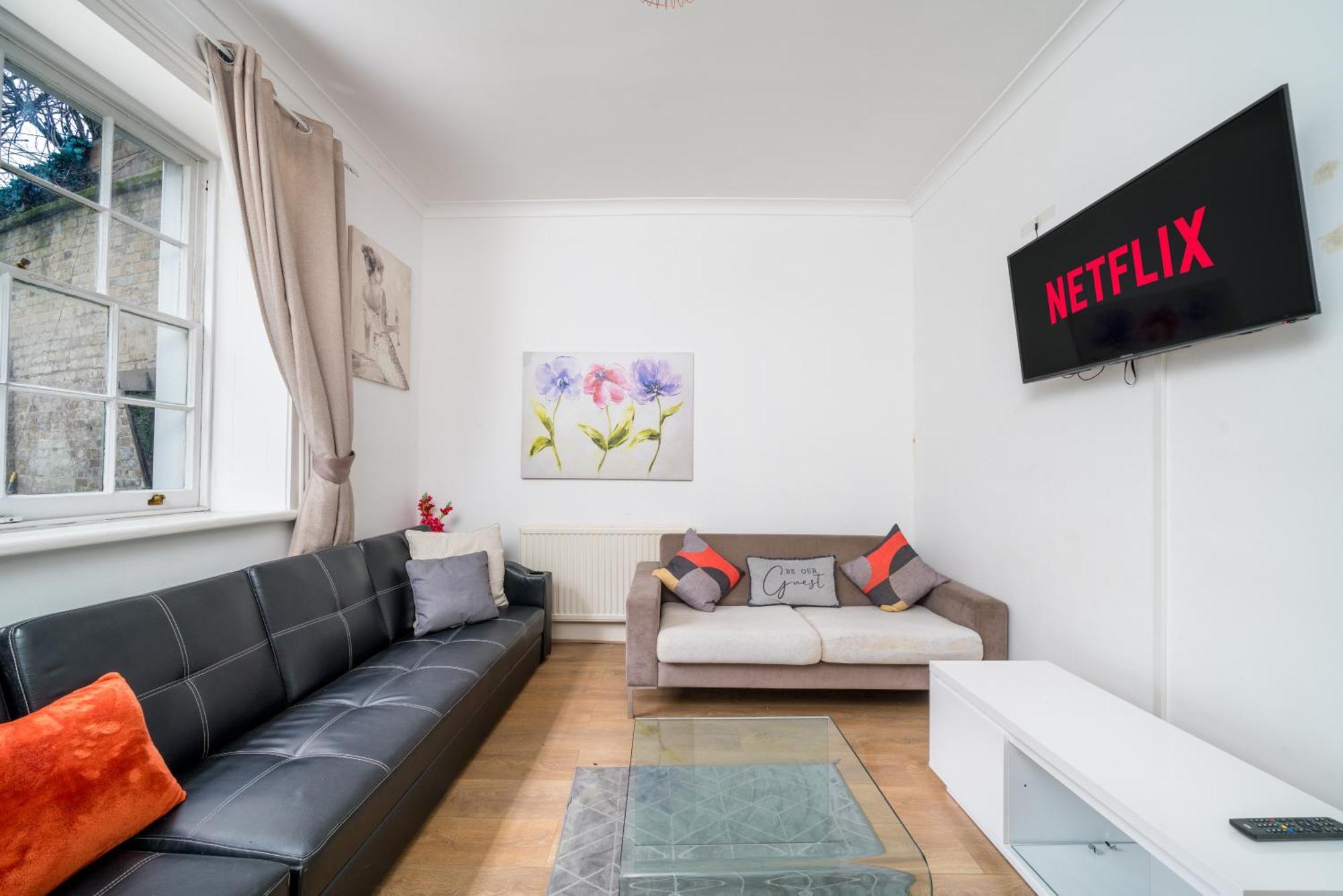 Apartment Cozy 2-bed Group & Family Near Excel & 02 Arena With Parking & Balcony London