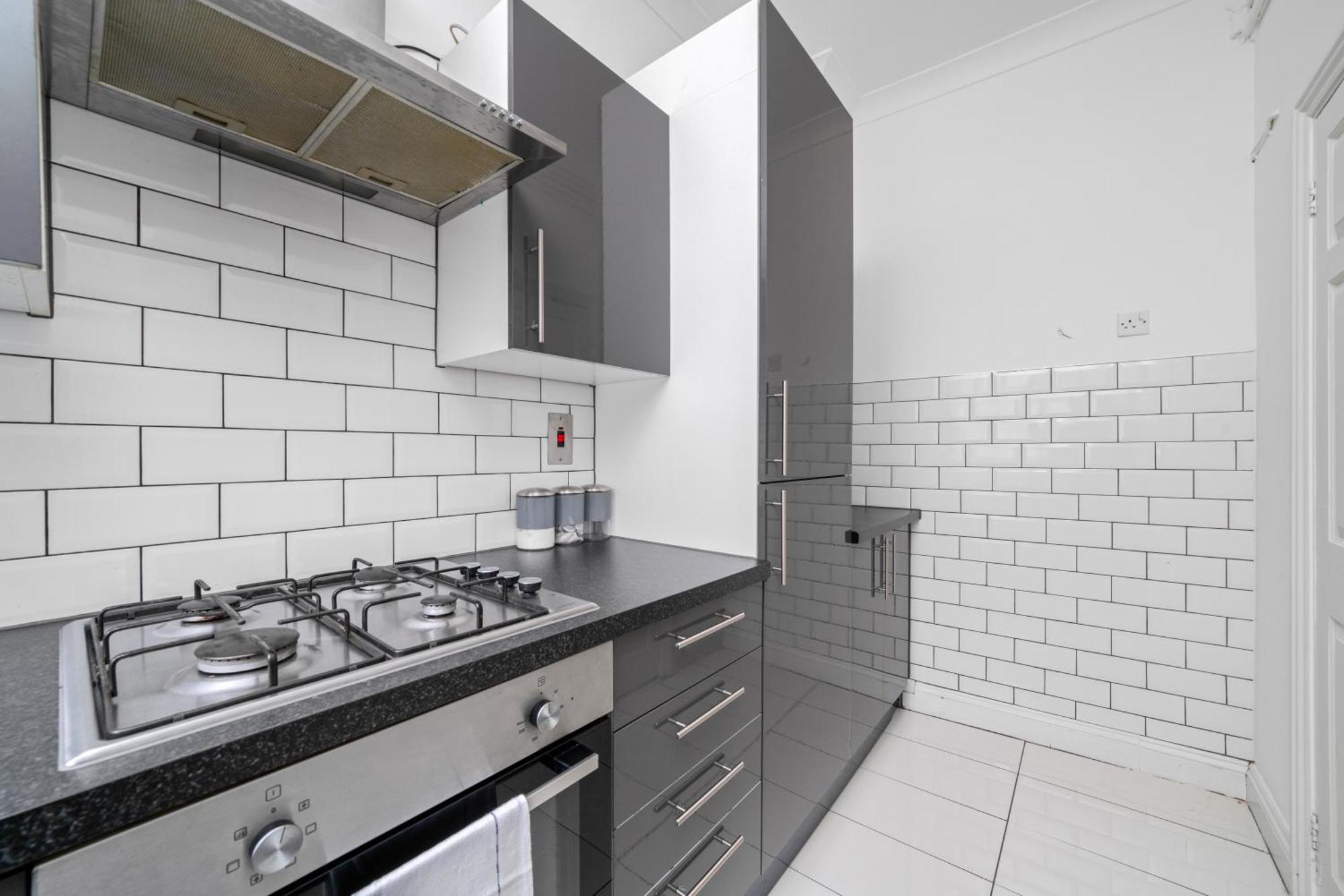 Cozy 2-bed Group & Family Near Excel & 02 Arena With Parking & Balcony Apartment *