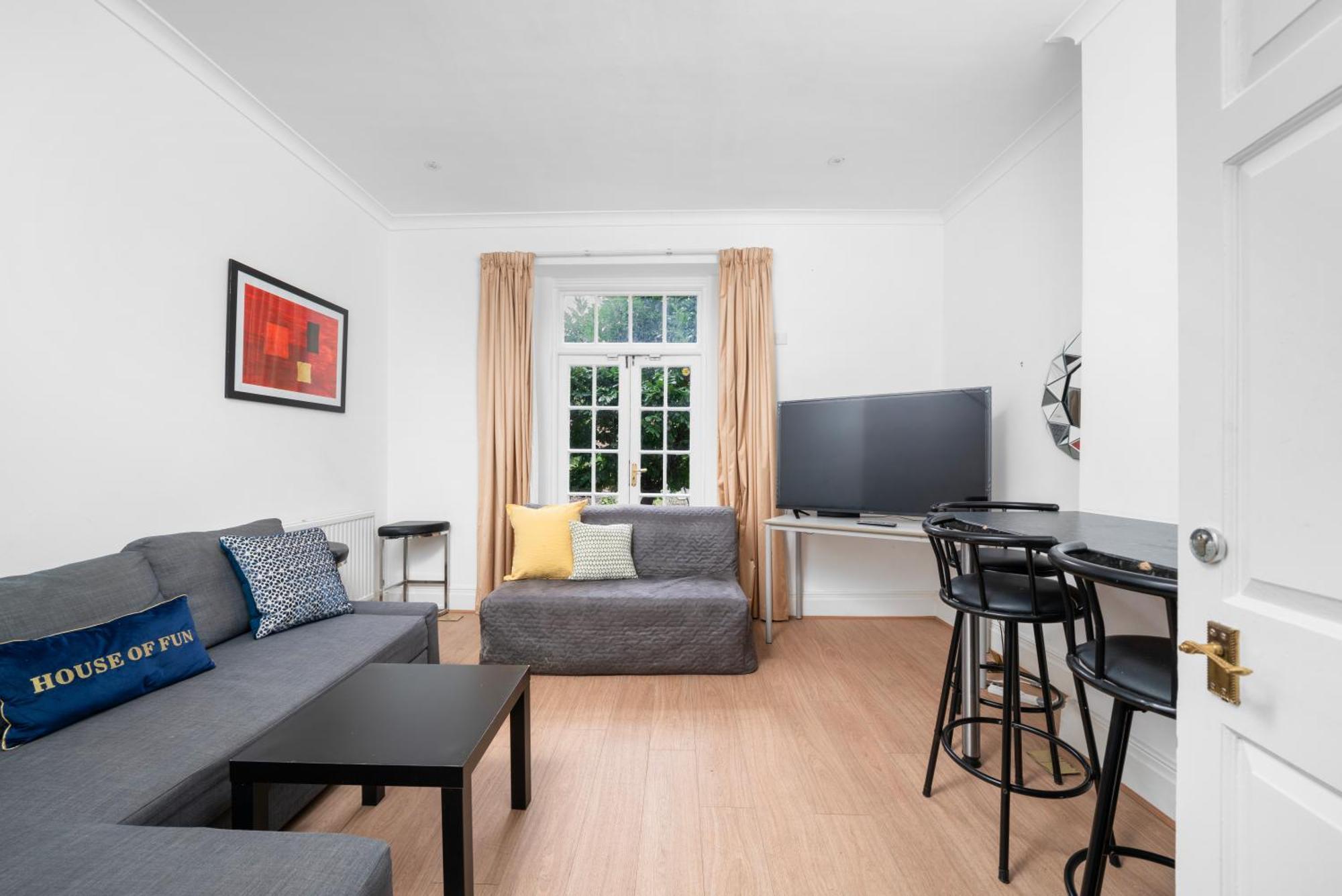 Cozy 2-bed Group & Family Near Excel & 02 Arena With Parking & Balcony * London